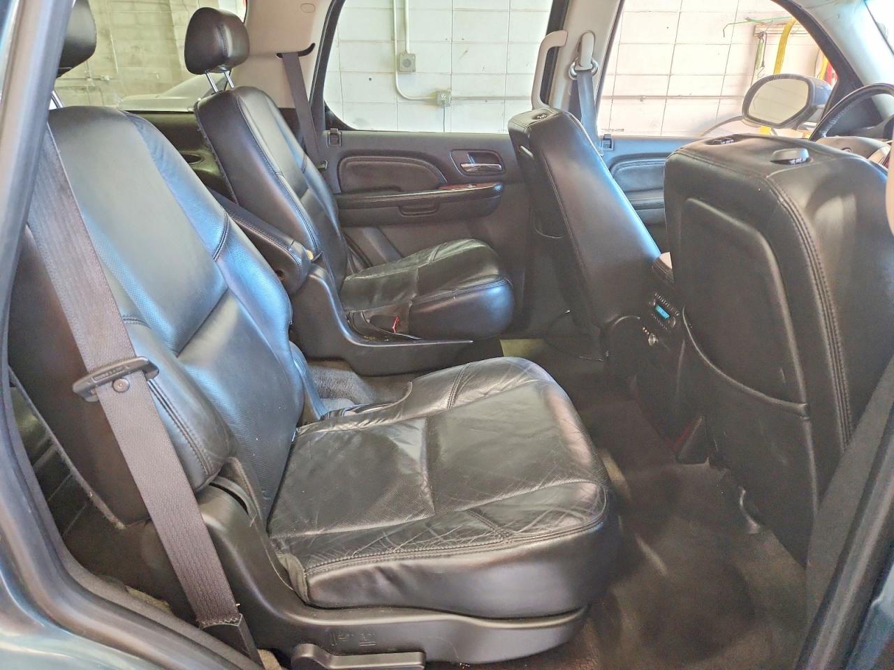 2009 Cadillac Escalade Blue vin: 1GYFK13219R166828