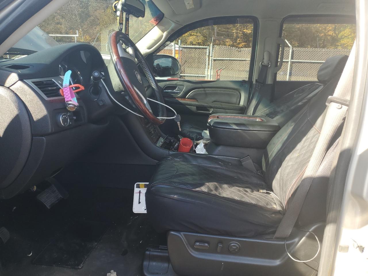 2009 Cadillac Escalade Серебряный vin: 1GYFK13239R244204