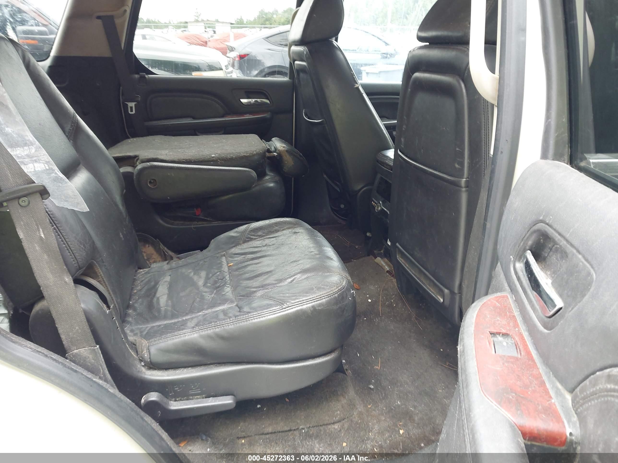 2009 Cadillac Escalade Standard White vin: 1GYFK23249R111098
