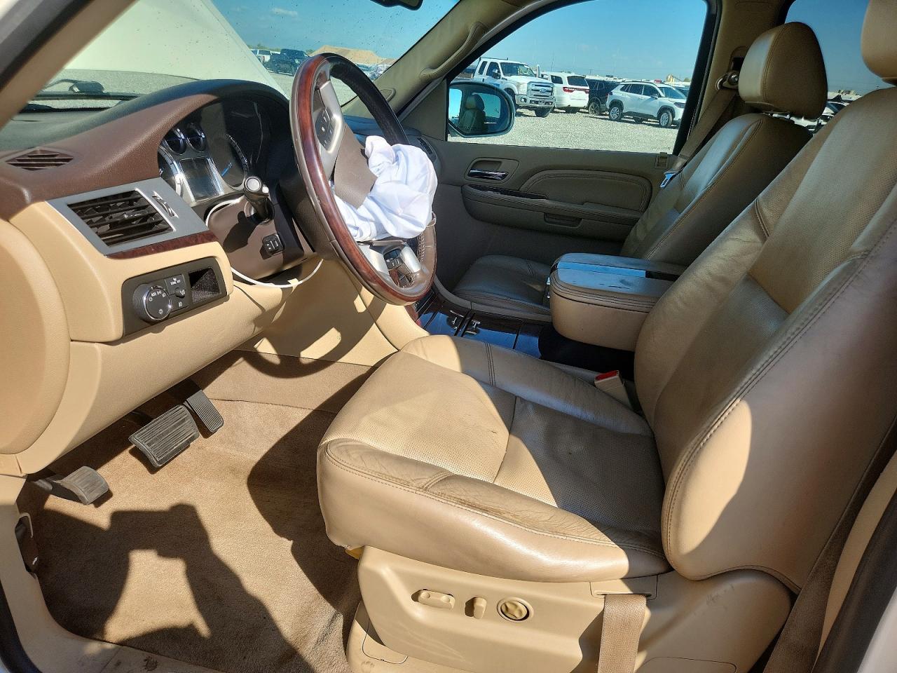 2009 Cadillac Escalade Кремовый vin: 1GYFK23249R294048