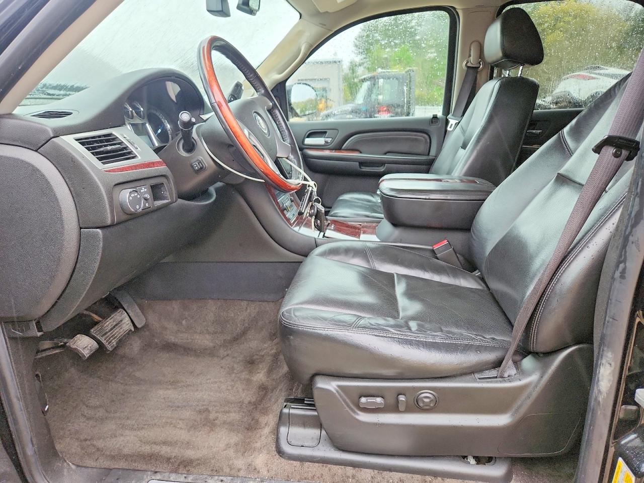 2009 Cadillac Escalade Luxury Black vin: 1GYFK23259R237258