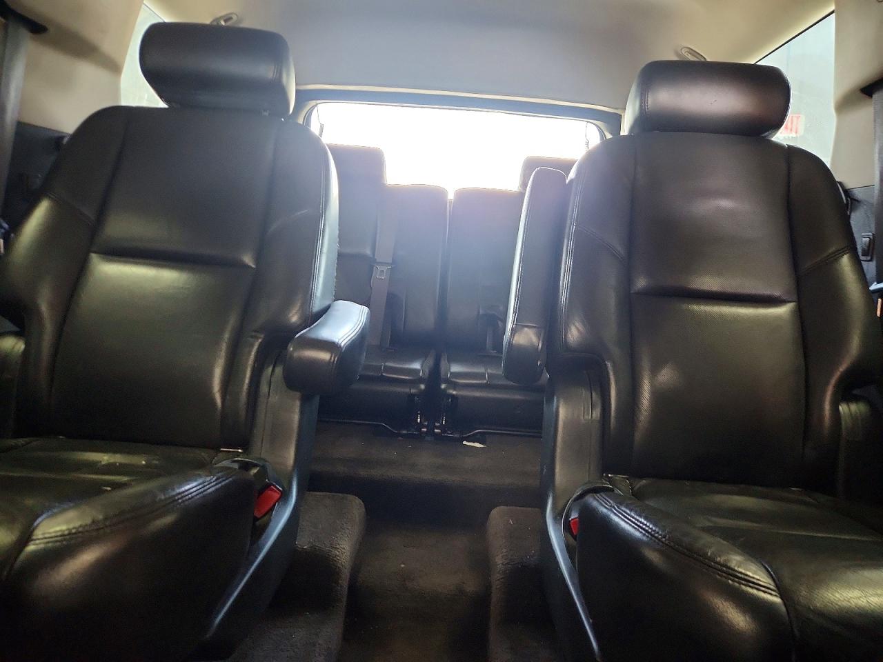 2009 Cadillac Escalade Luxury Silver vin: 1GYFK23279R230666