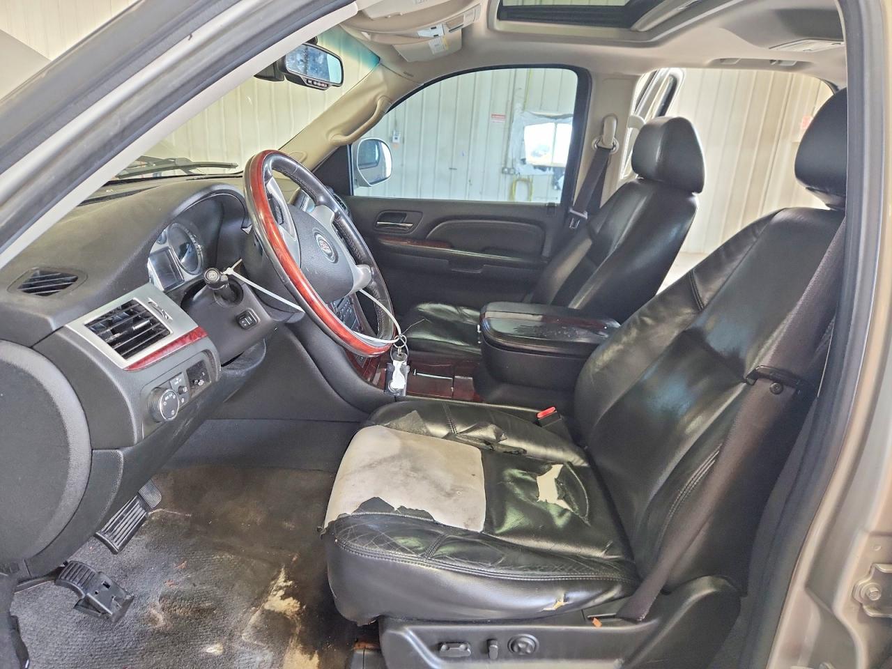 2009 Cadillac Escalade Luxury Silver vin: 1GYFK23279R230666