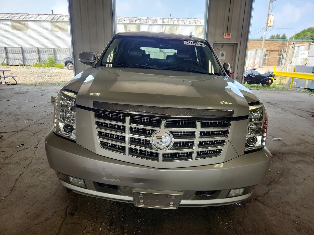 2009 Cadillac Escalade Luxury Silver vin: 1GYFK23279R230666