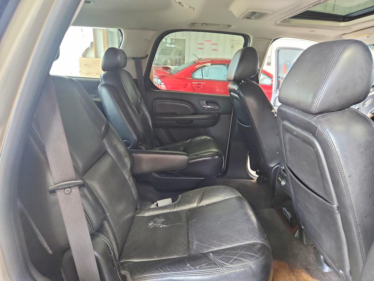 2009 Cadillac Escalade Luxury Silver vin: 1GYFK23279R230666