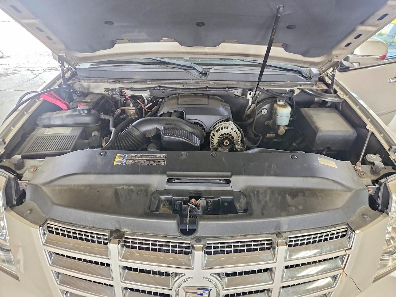 2009 Cadillac Escalade Luxury Silver vin: 1GYFK23279R230666