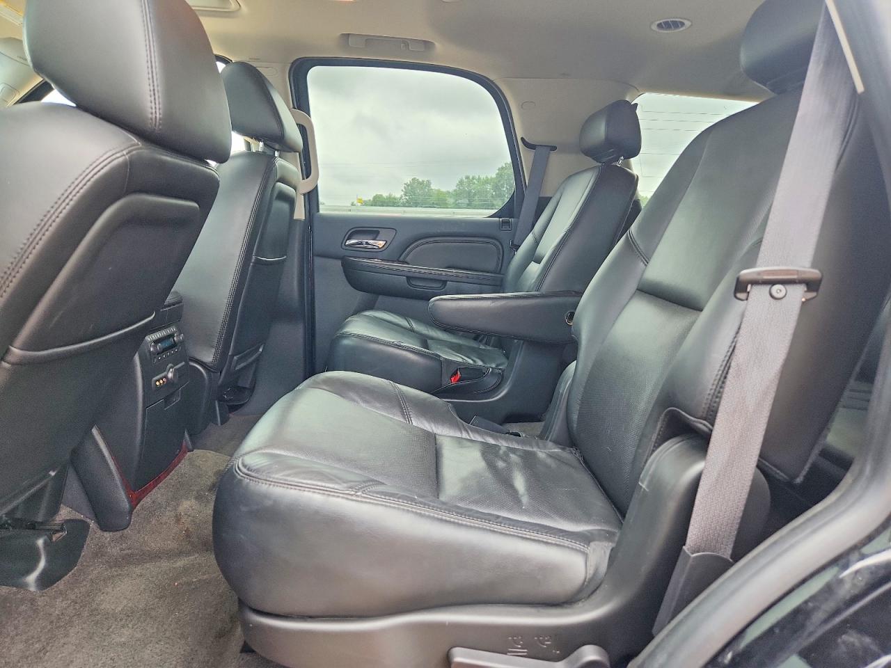 2009 Cadillac Escalade Luxury Black vin: 1GYFK23289R197841