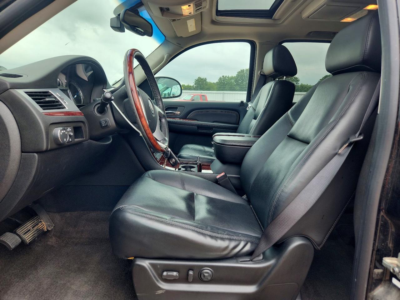 2009 Cadillac Escalade Luxury Black vin: 1GYFK23289R197841