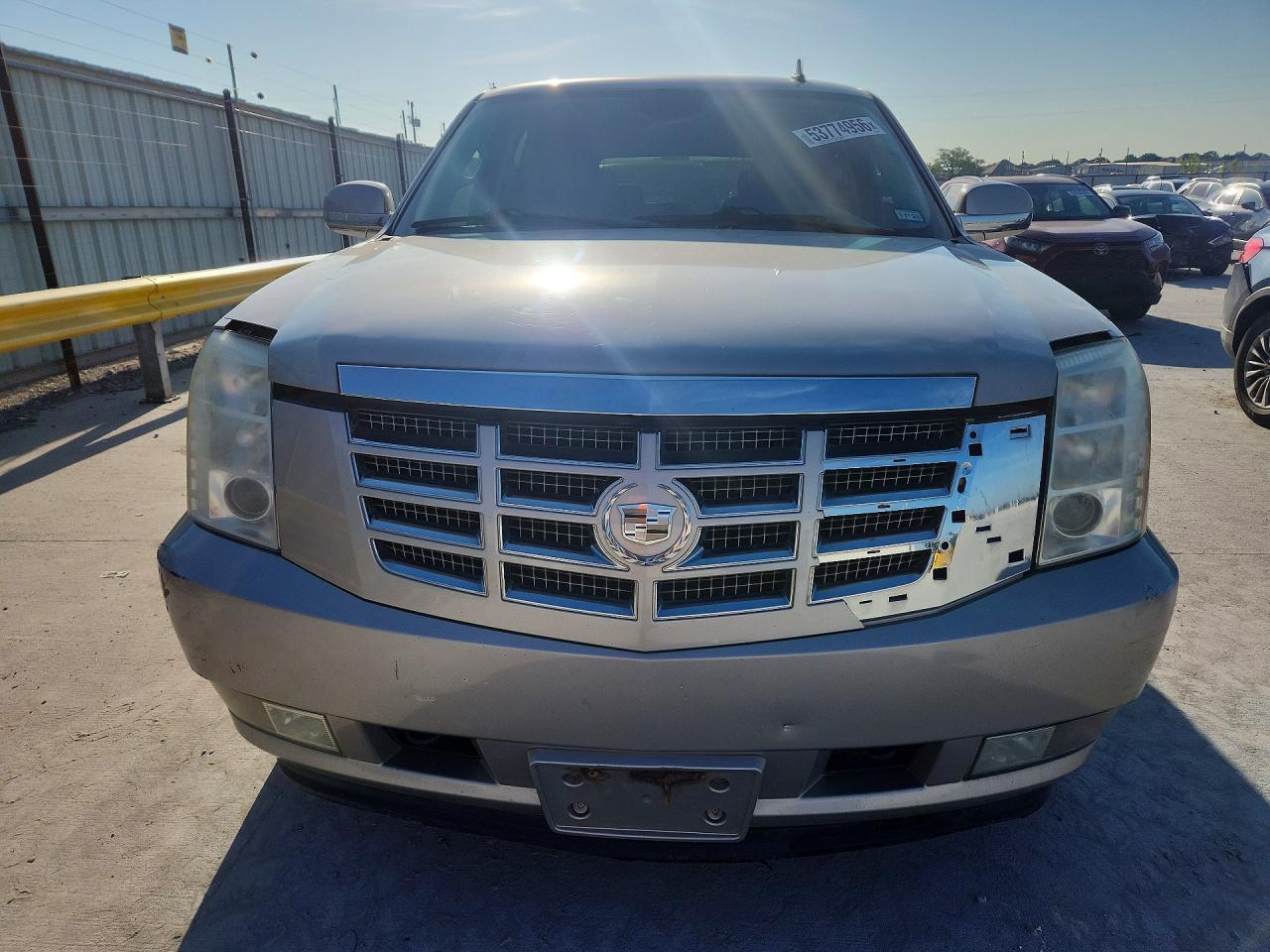 2009 Cadillac Escalade Luxury Beige vin: 1GYFK23299R285085
