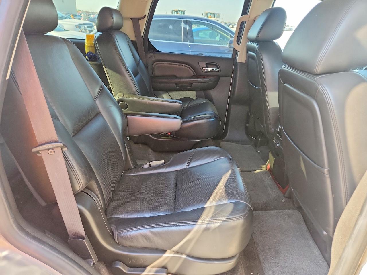 2009 Cadillac Escalade Luxury Beige vin: 1GYFK23299R285085