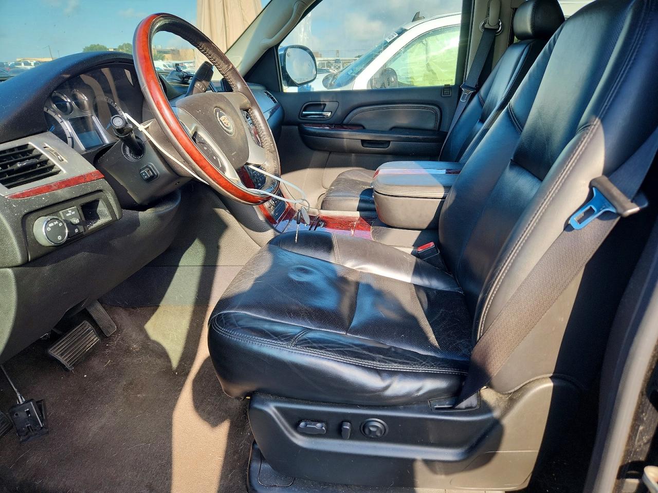 2009 Cadillac Escalade Luxury Black vin: 1GYFK232X9R144056