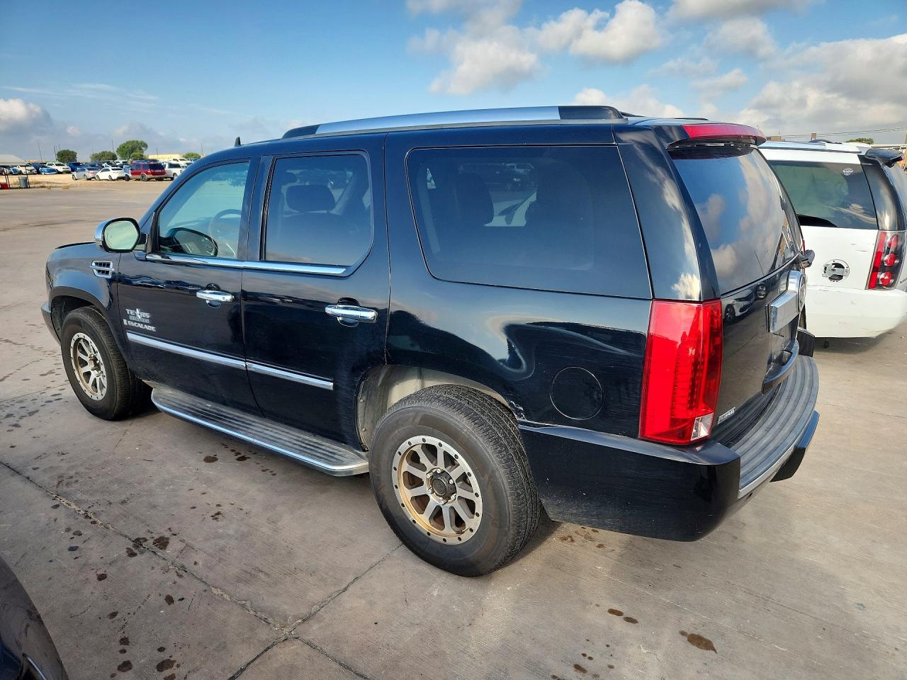 2009 Cadillac Escalade Luxury Black vin: 1GYFK232X9R144056