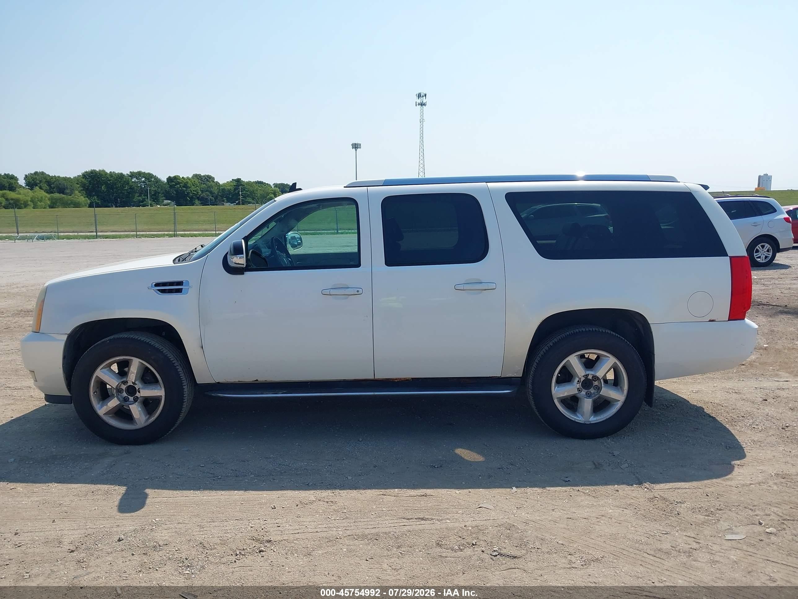 2009 Cadillac Escalade Esv Standard Белый vin: 1GYFK26229R253509
