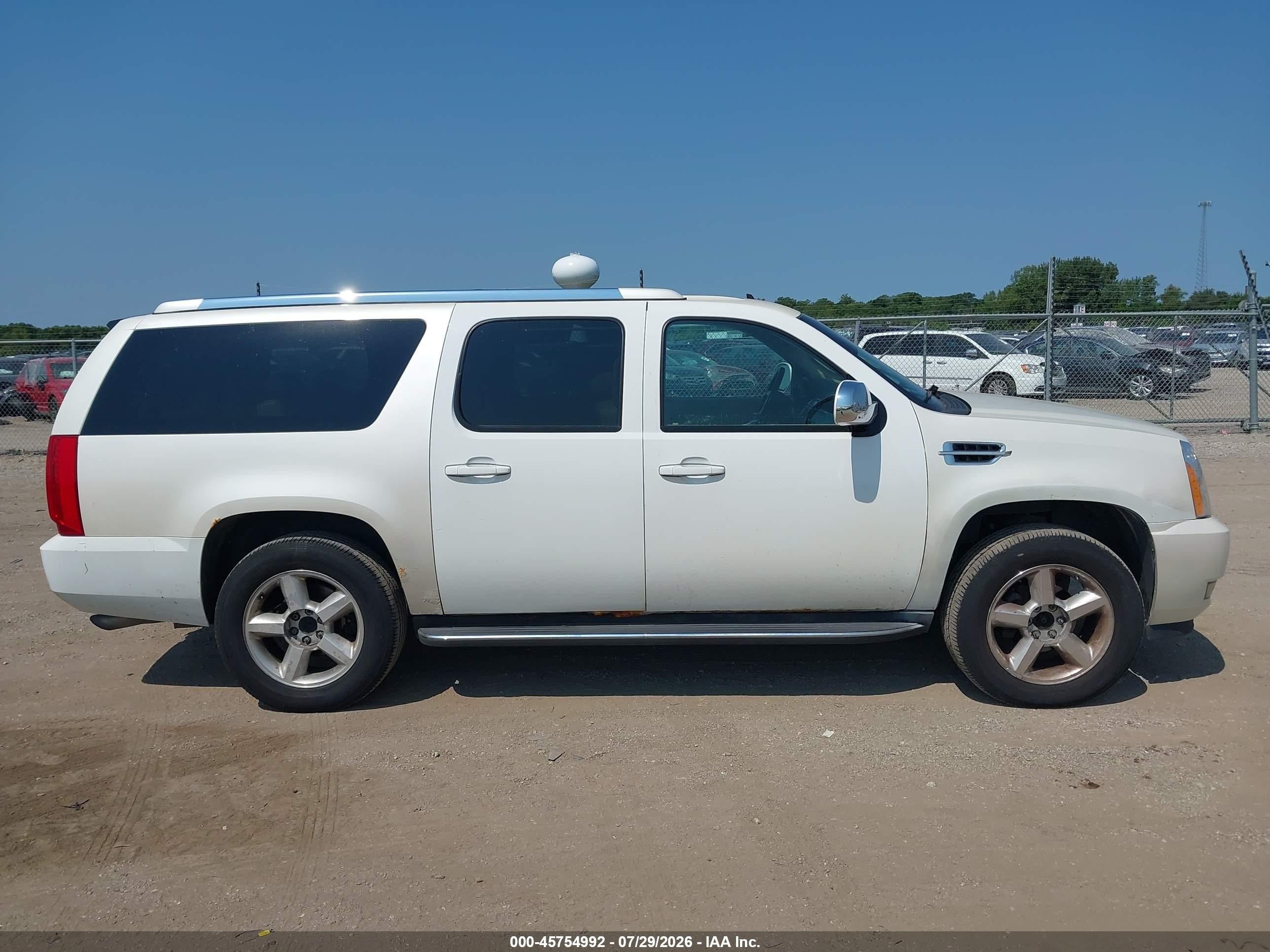 2009 Cadillac Escalade Esv Standard Белый vin: 1GYFK26229R253509