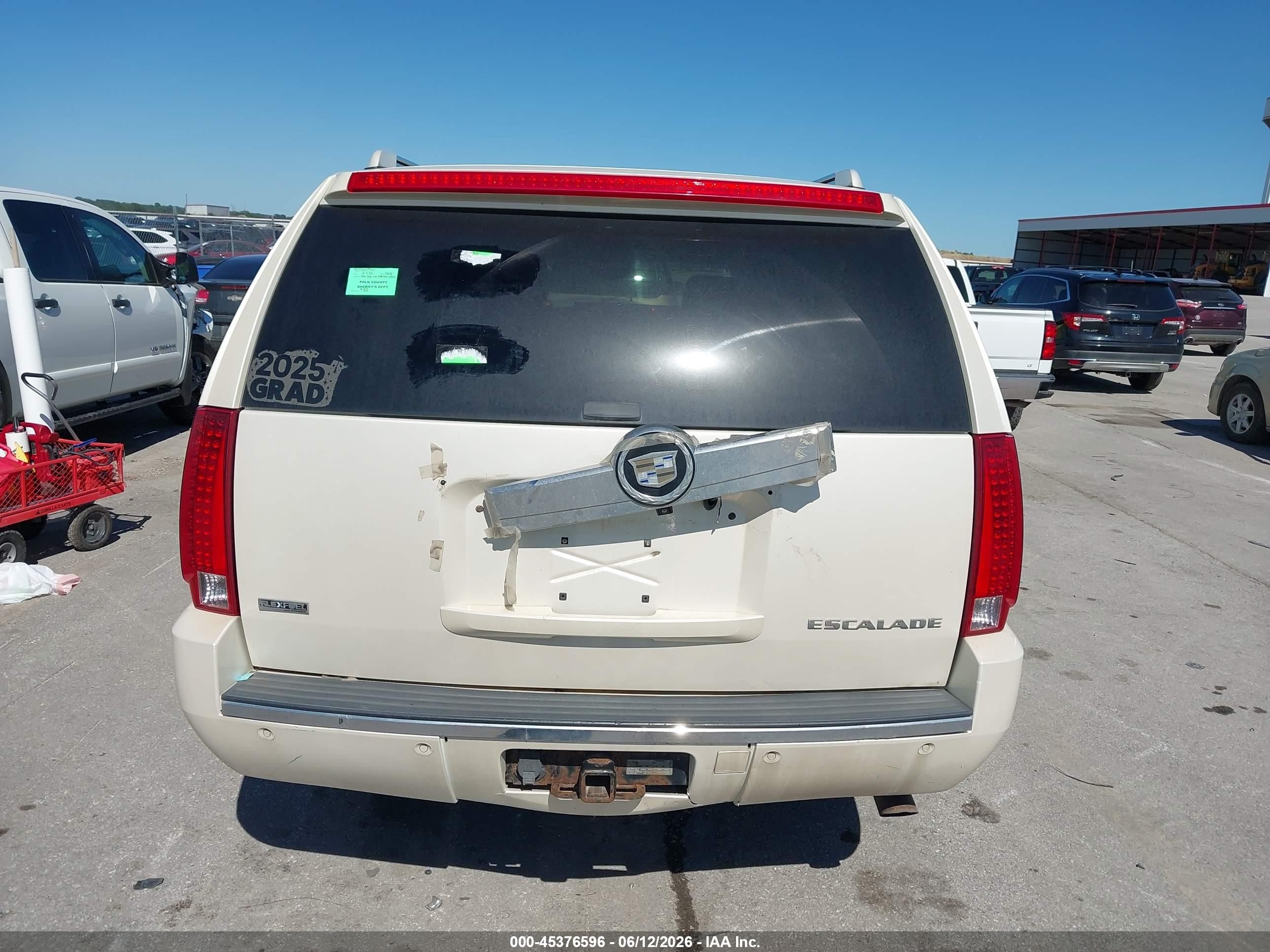 2009 Cadillac Escalade Esv Standard White vin: 1GYFK26289R121077