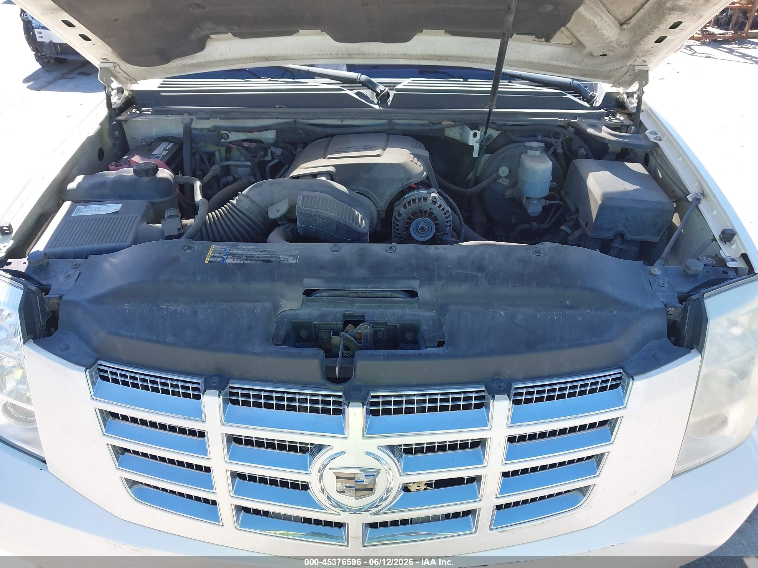 2009 Cadillac Escalade Esv Standard White vin: 1GYFK26289R121077