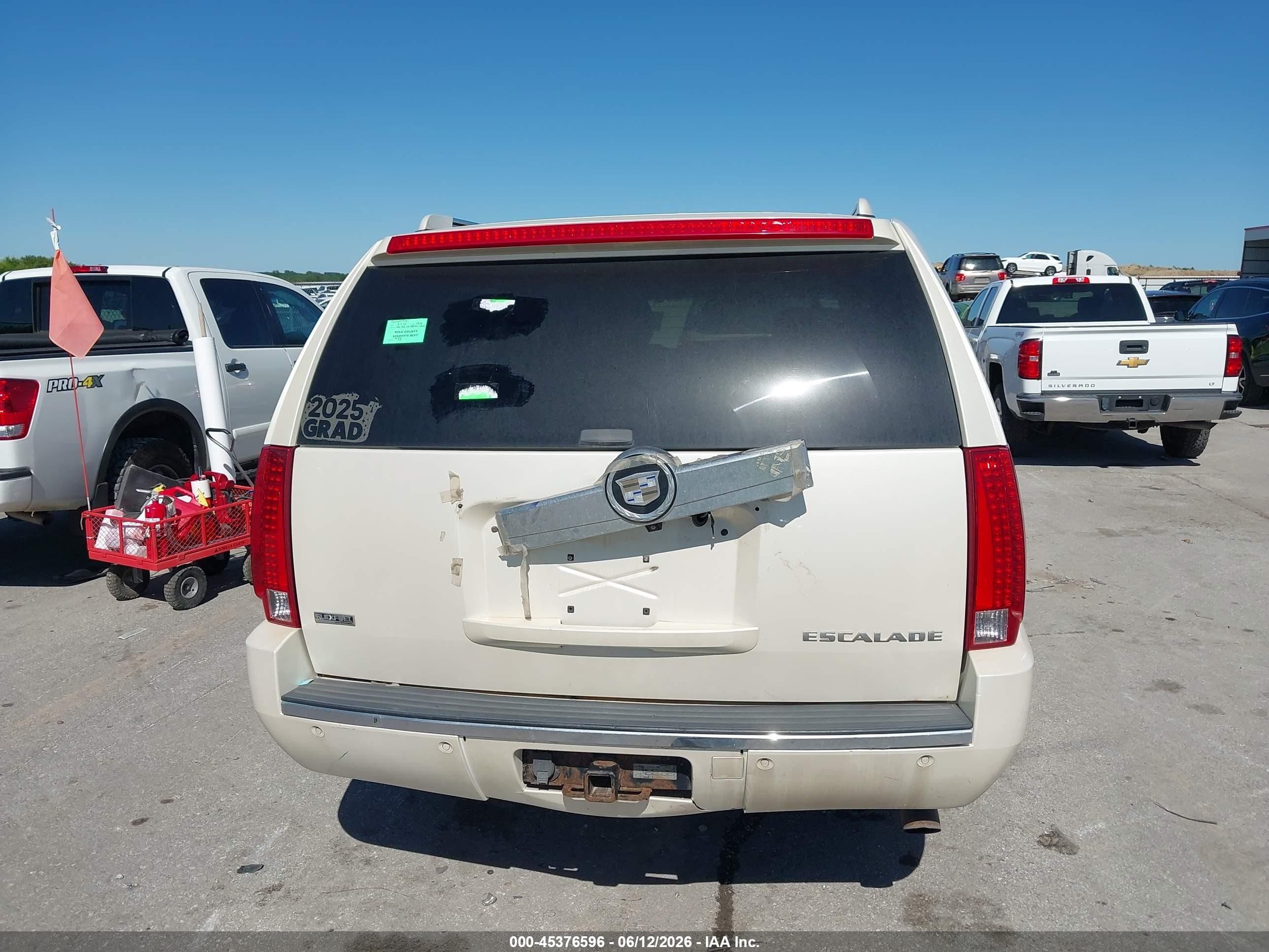 2009 Cadillac Escalade Esv Standard White vin: 1GYFK26289R121077