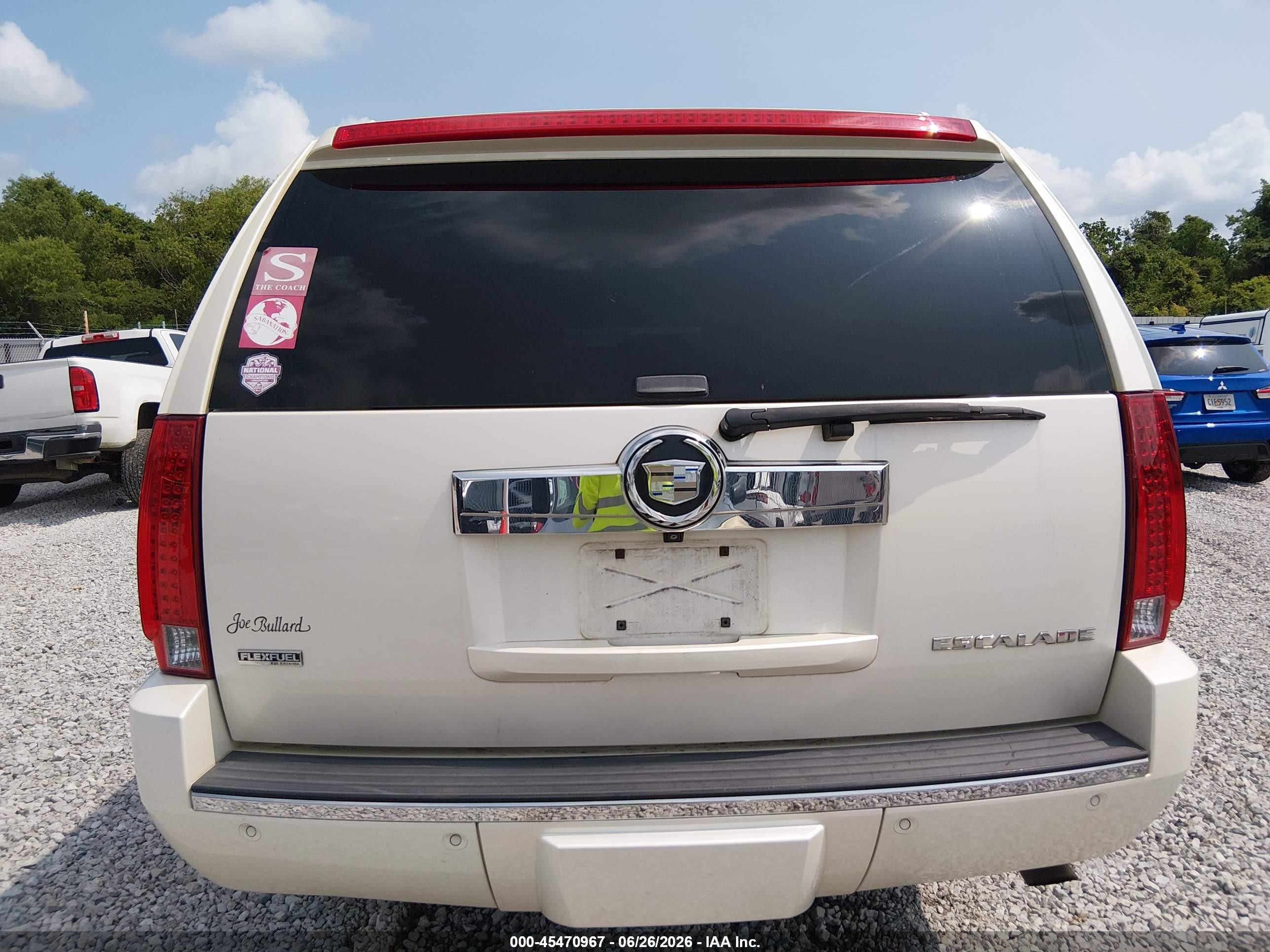 2009 Cadillac Escalade Esv Standard White vin: 1GYFK26299R109925