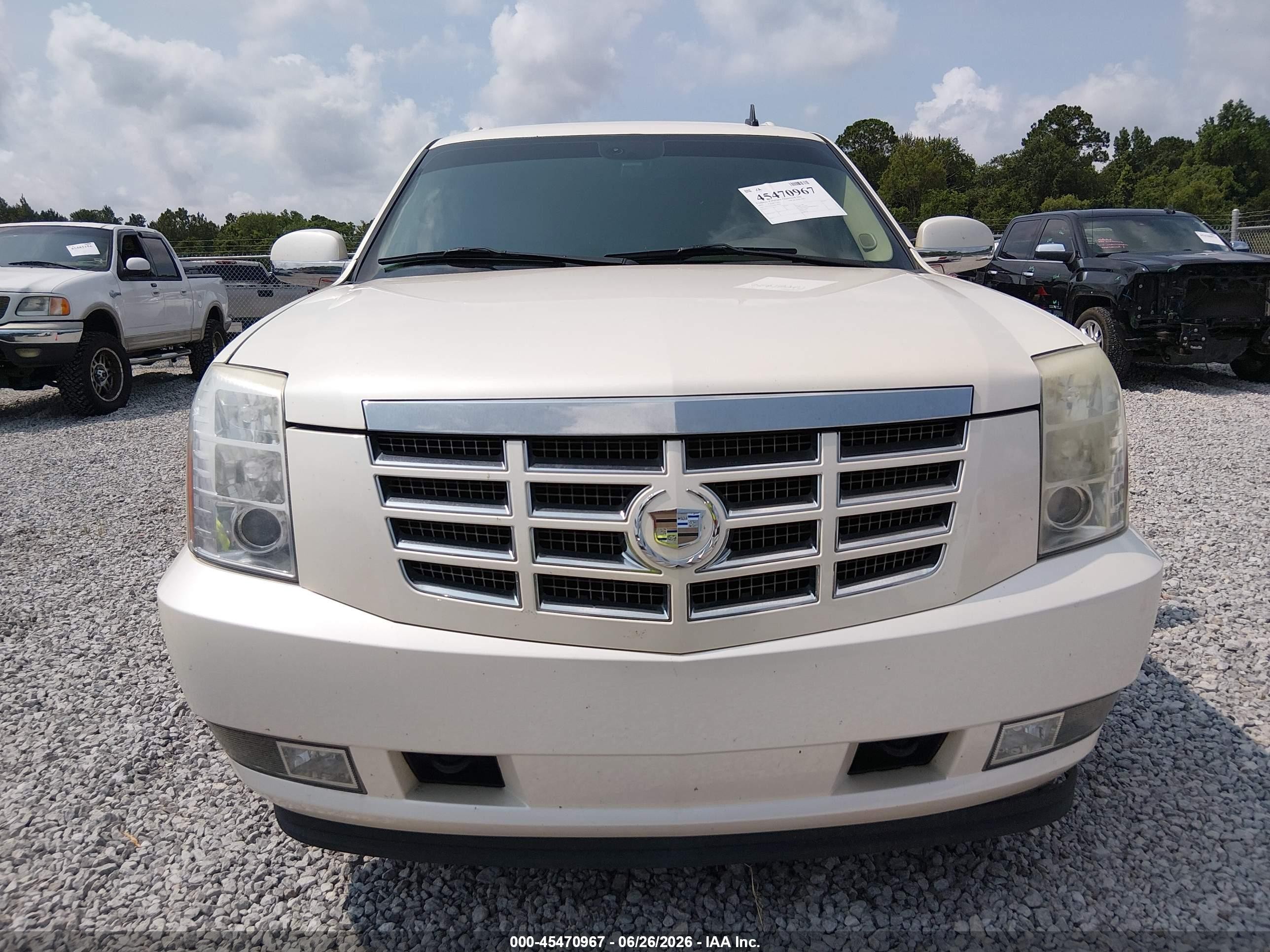 2009 Cadillac Escalade Esv Standard White vin: 1GYFK26299R109925