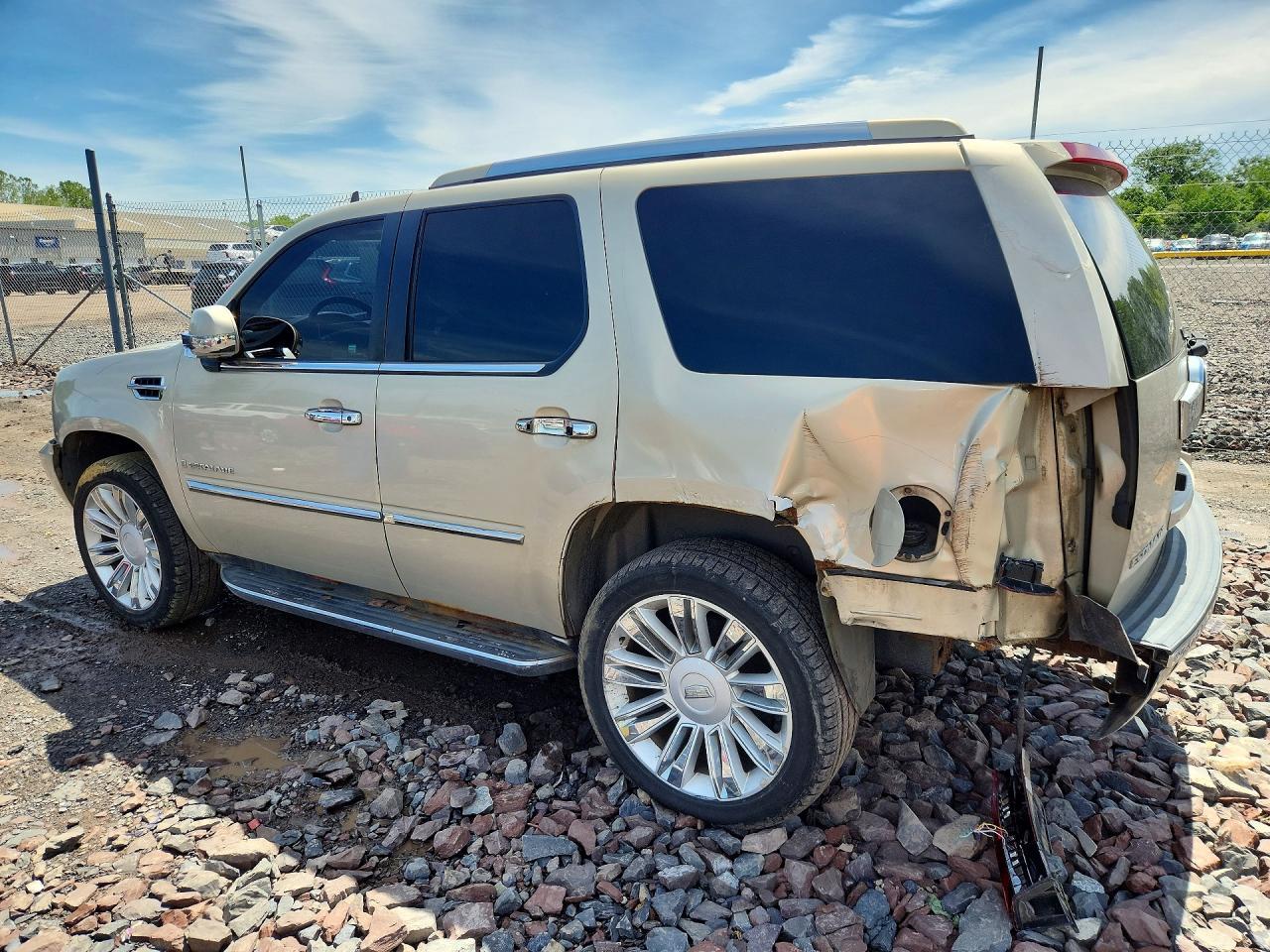 2007 Cadillac Escalade Luxury Beige vin: 1GYFK63807R252713