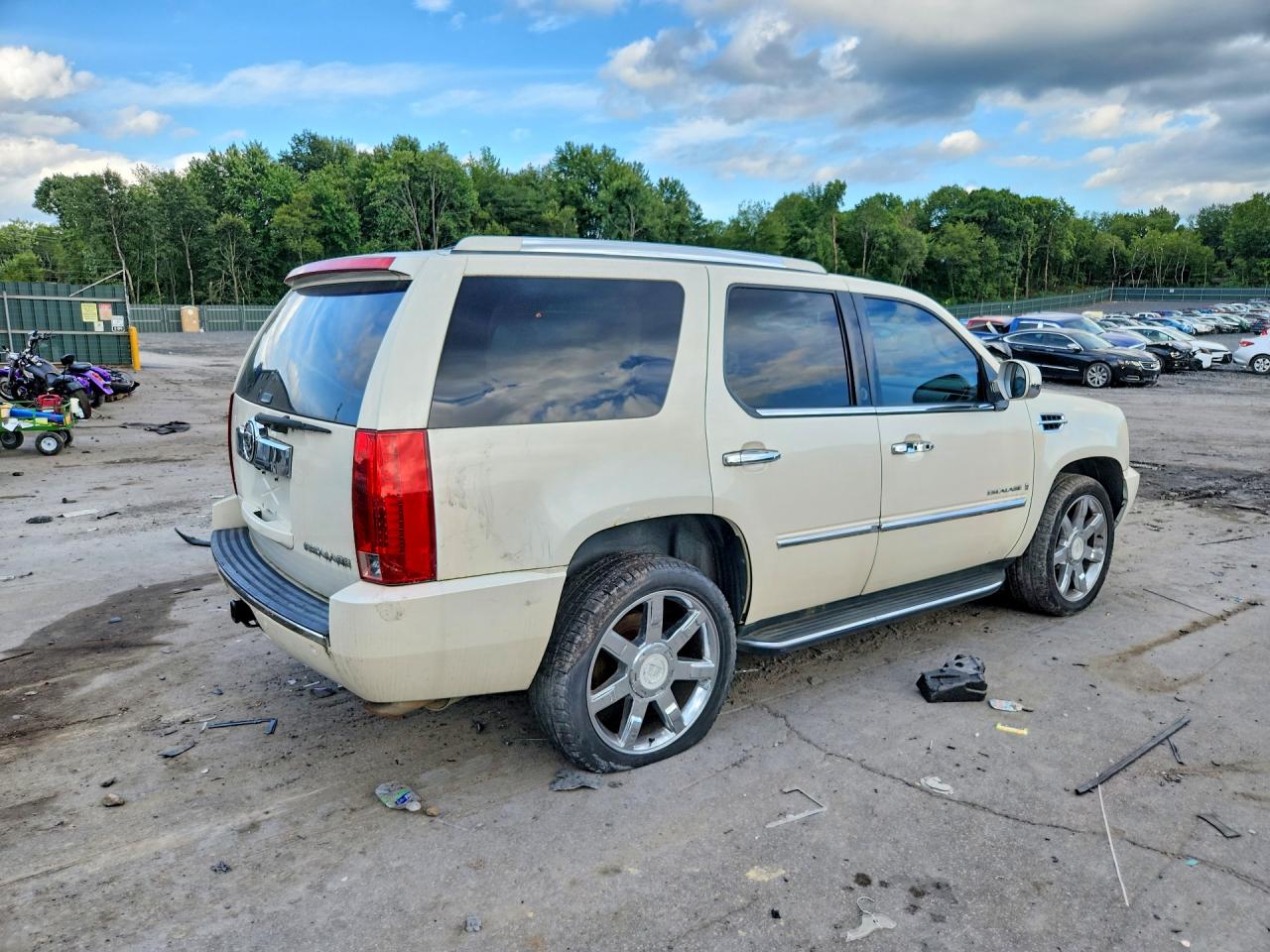 2008 Cadillac Escalade Luxury White vin: 1GYFK63808R173141