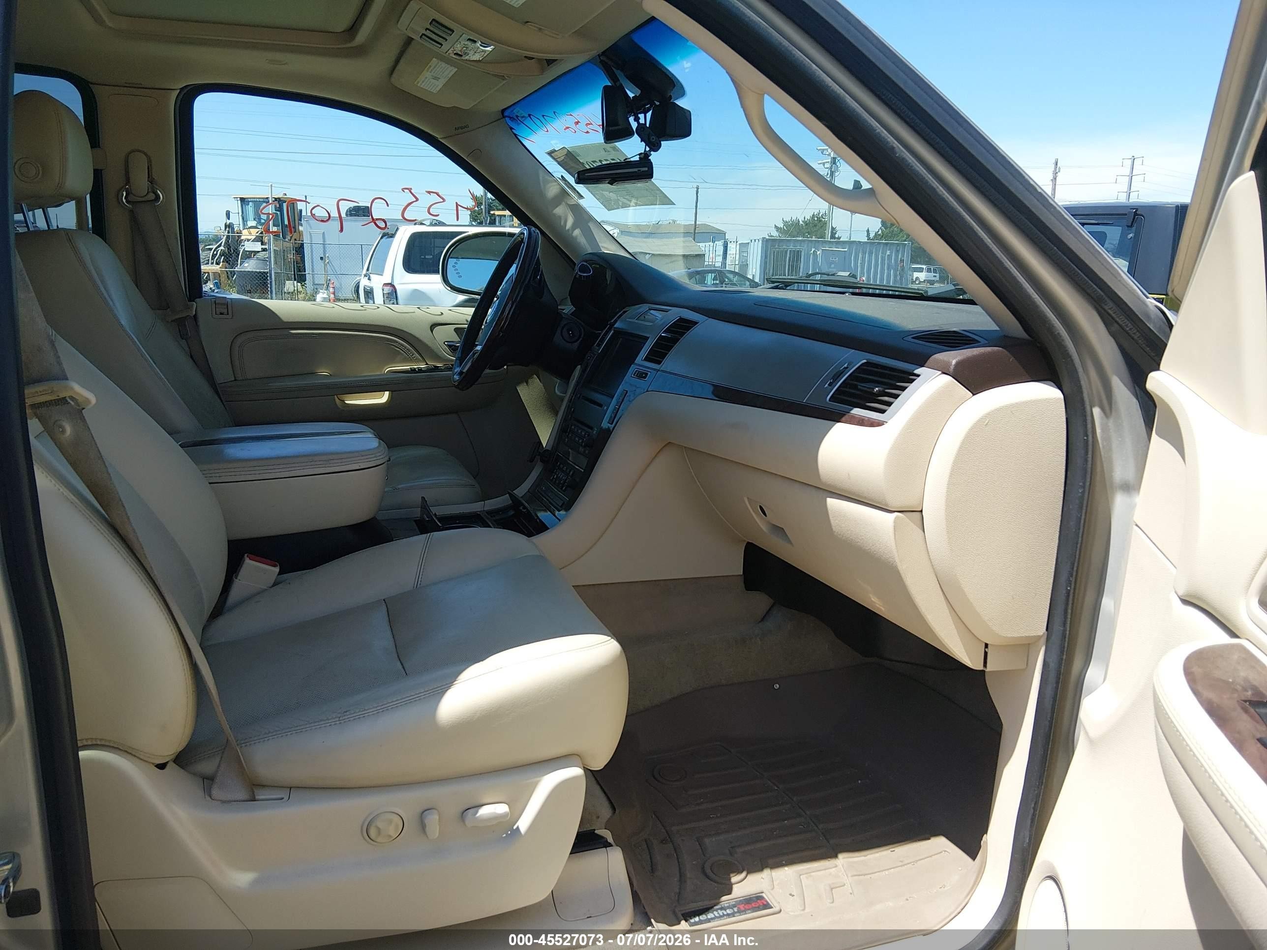 2008 Cadillac Escalade   Beige vin: 1GYFK63808R183765