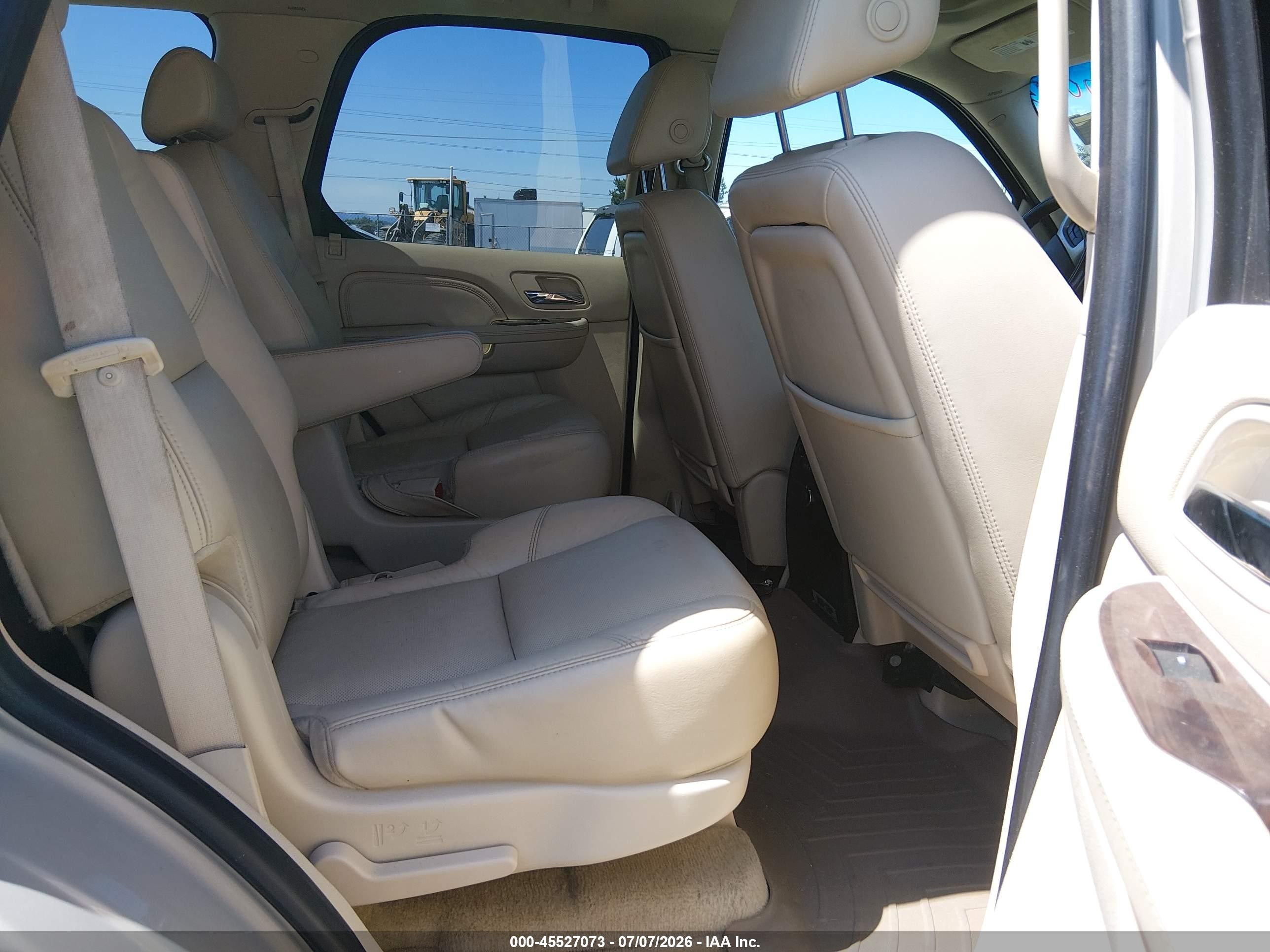 2008 Cadillac Escalade   Beige vin: 1GYFK63808R183765