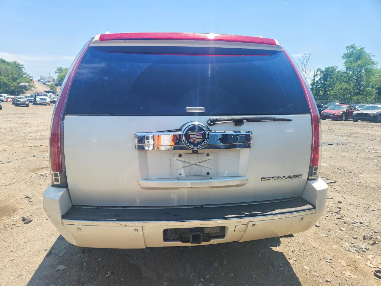2008 Cadillac Escalade Luxury White vin: 1GYFK63808R197584