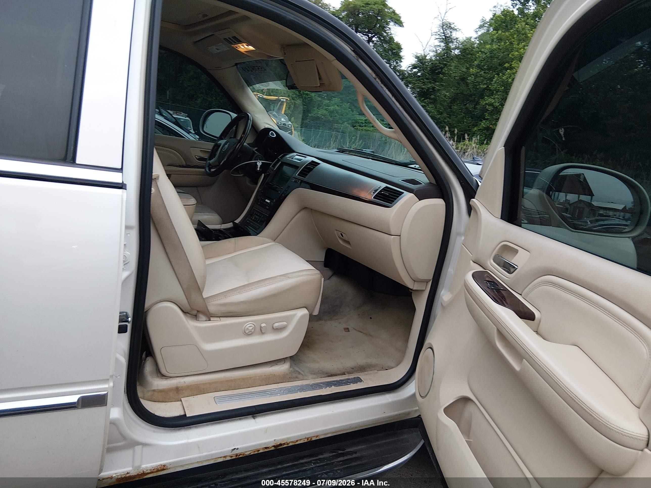 2007 Cadillac Escalade   Белый vin: 1GYFK63817R239047