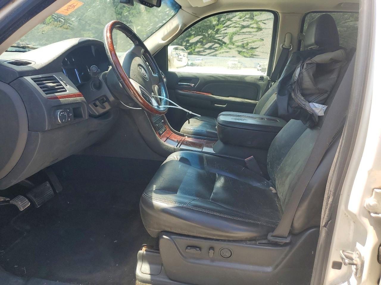 2007 Cadillac Escalade Luxury White vin: 1GYFK63817R303507