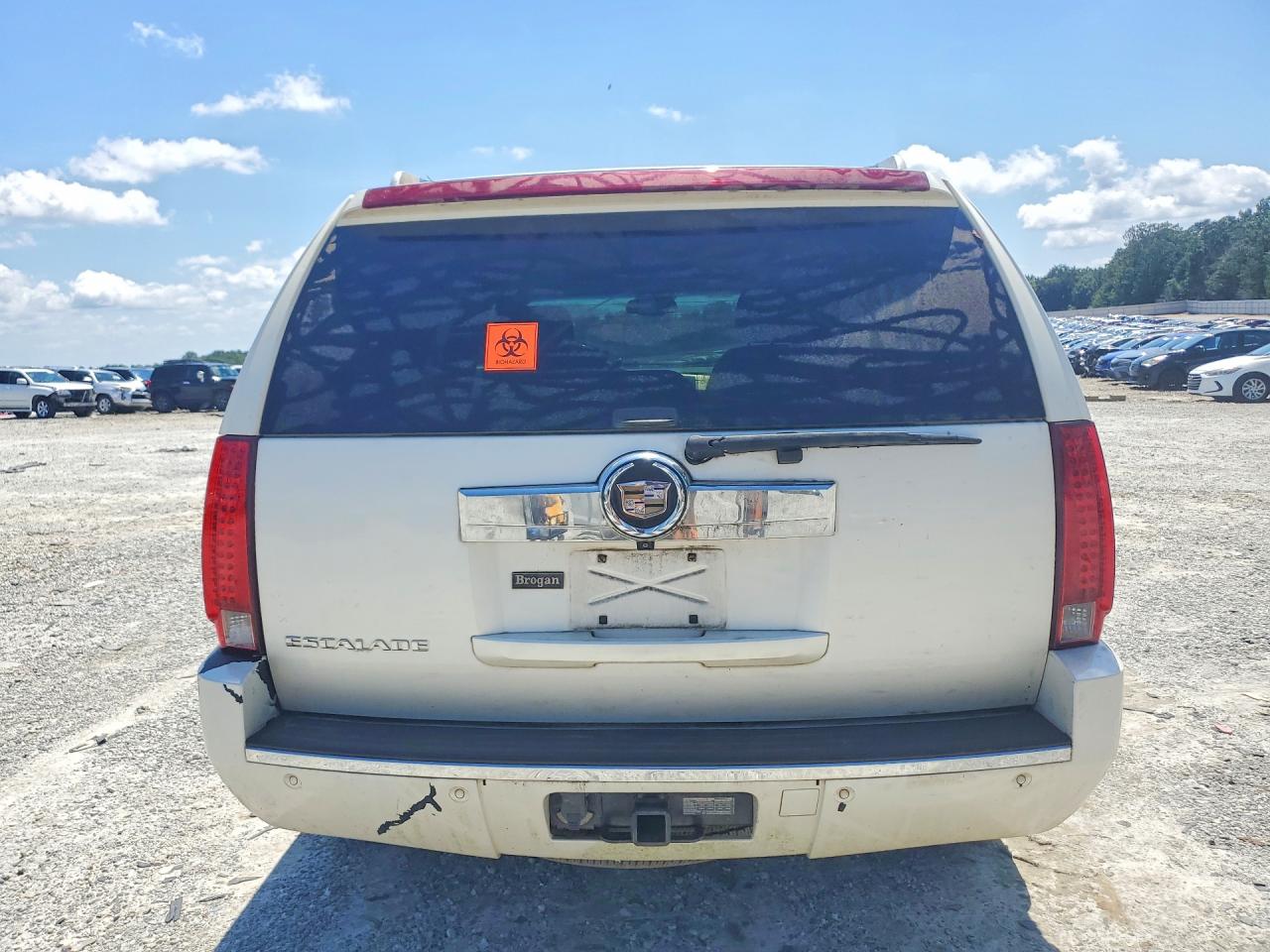 2007 Cadillac Escalade Luxury White vin: 1GYFK63817R303507