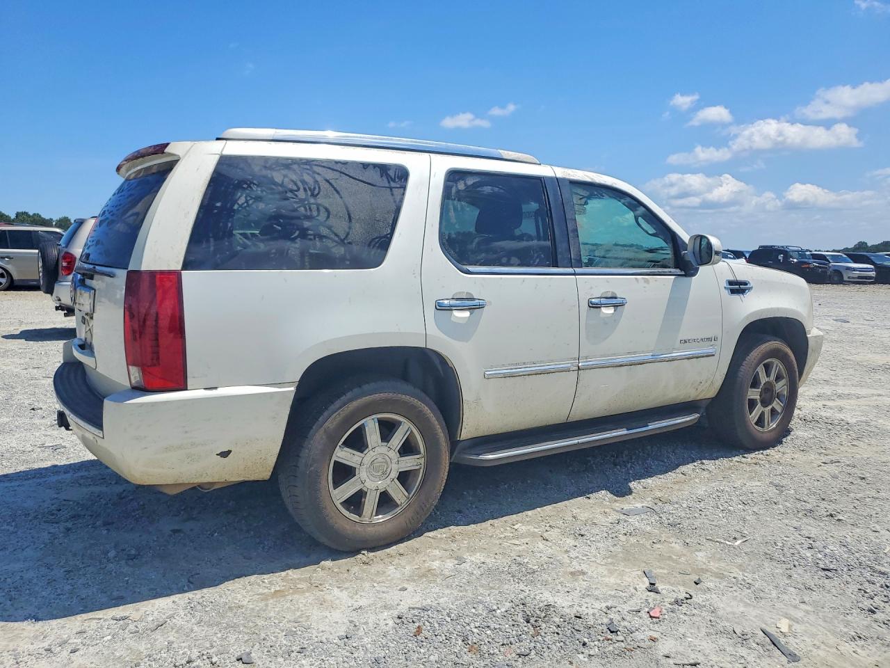 2007 Cadillac Escalade Luxury White vin: 1GYFK63817R303507