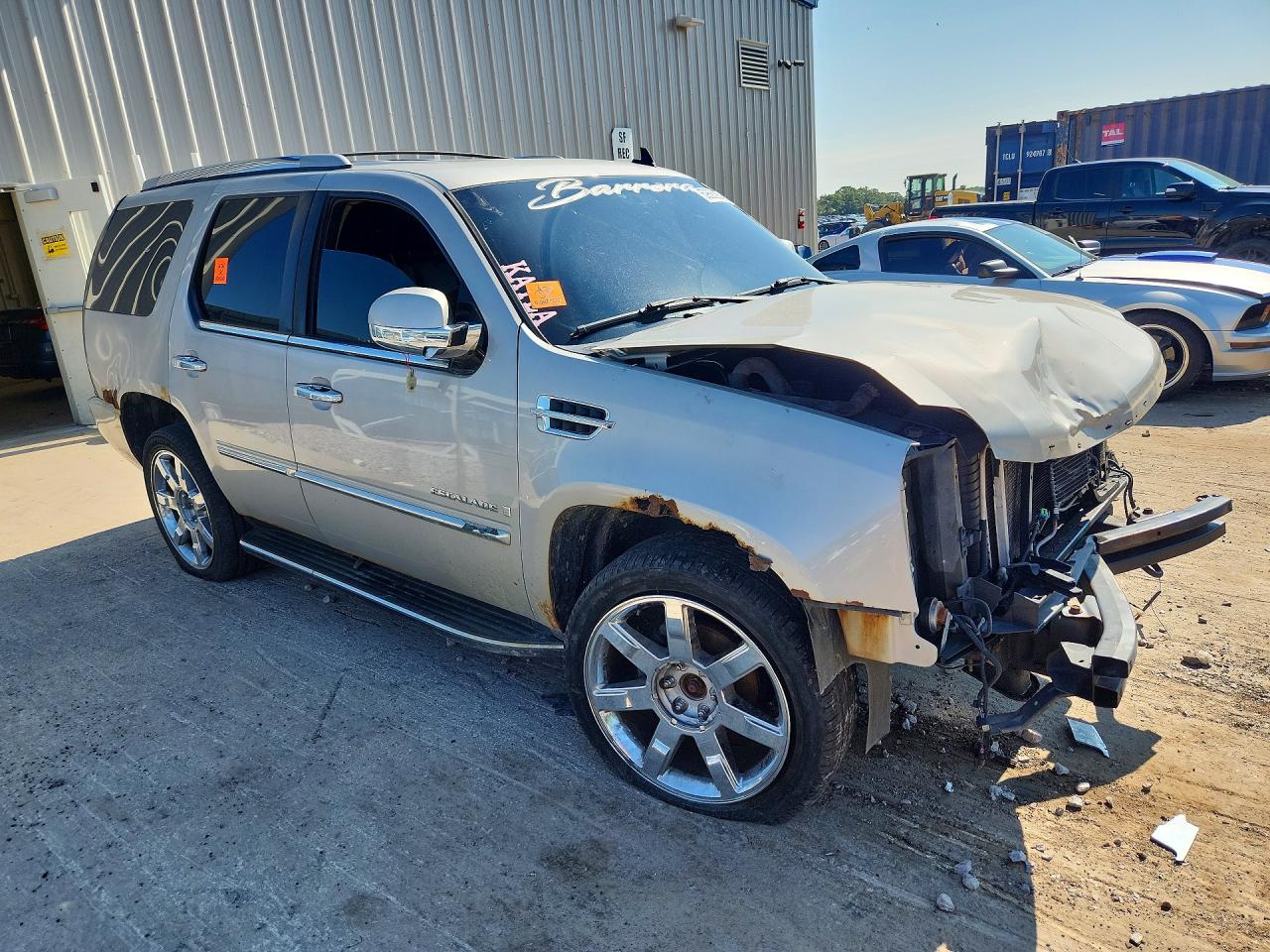2007 Cadillac Escalade Luxury Silver vin: 1GYFK63817R426904