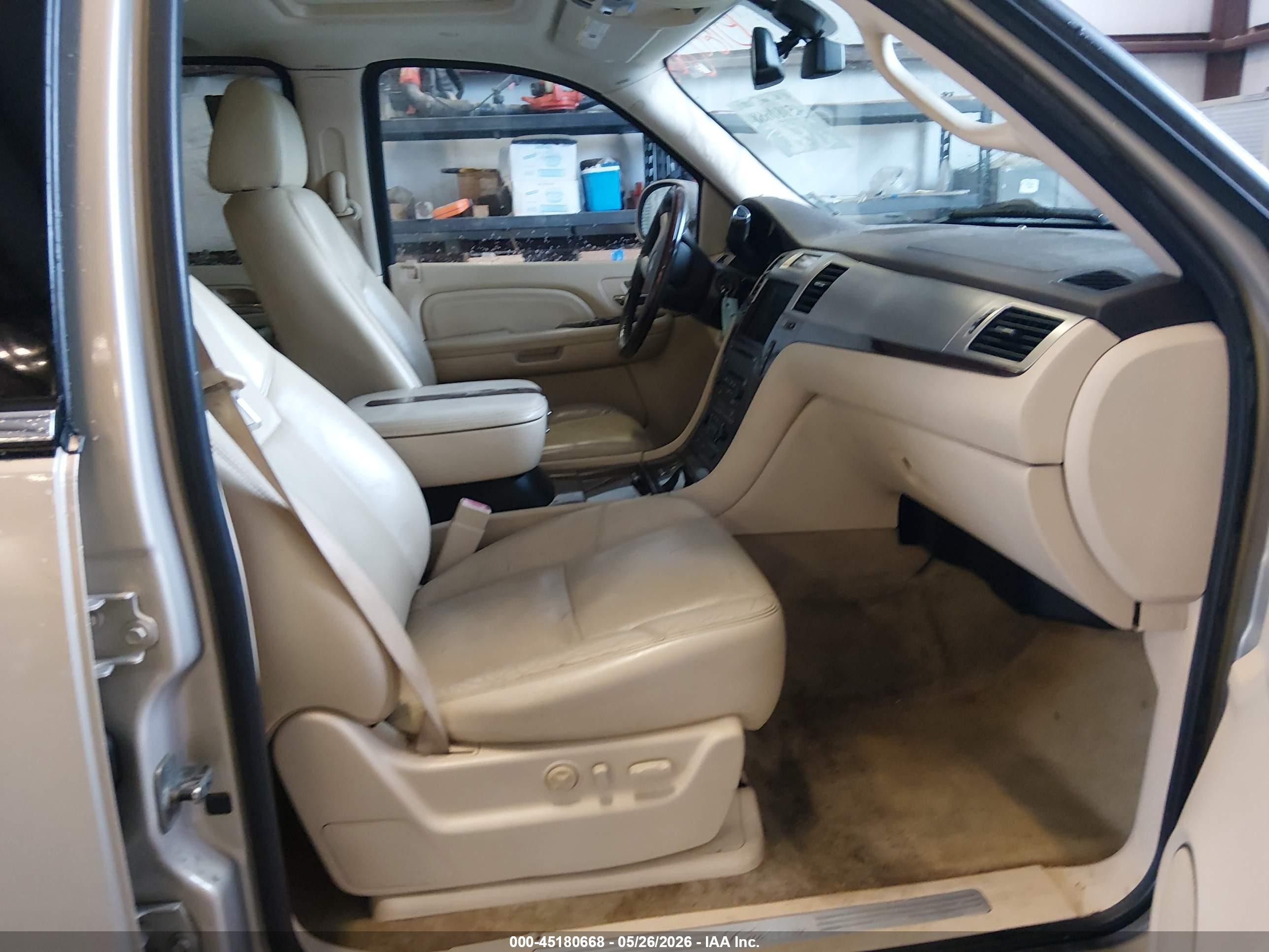 2008 Cadillac Escalade Standard Золотой vin: 1GYFK63818R166263