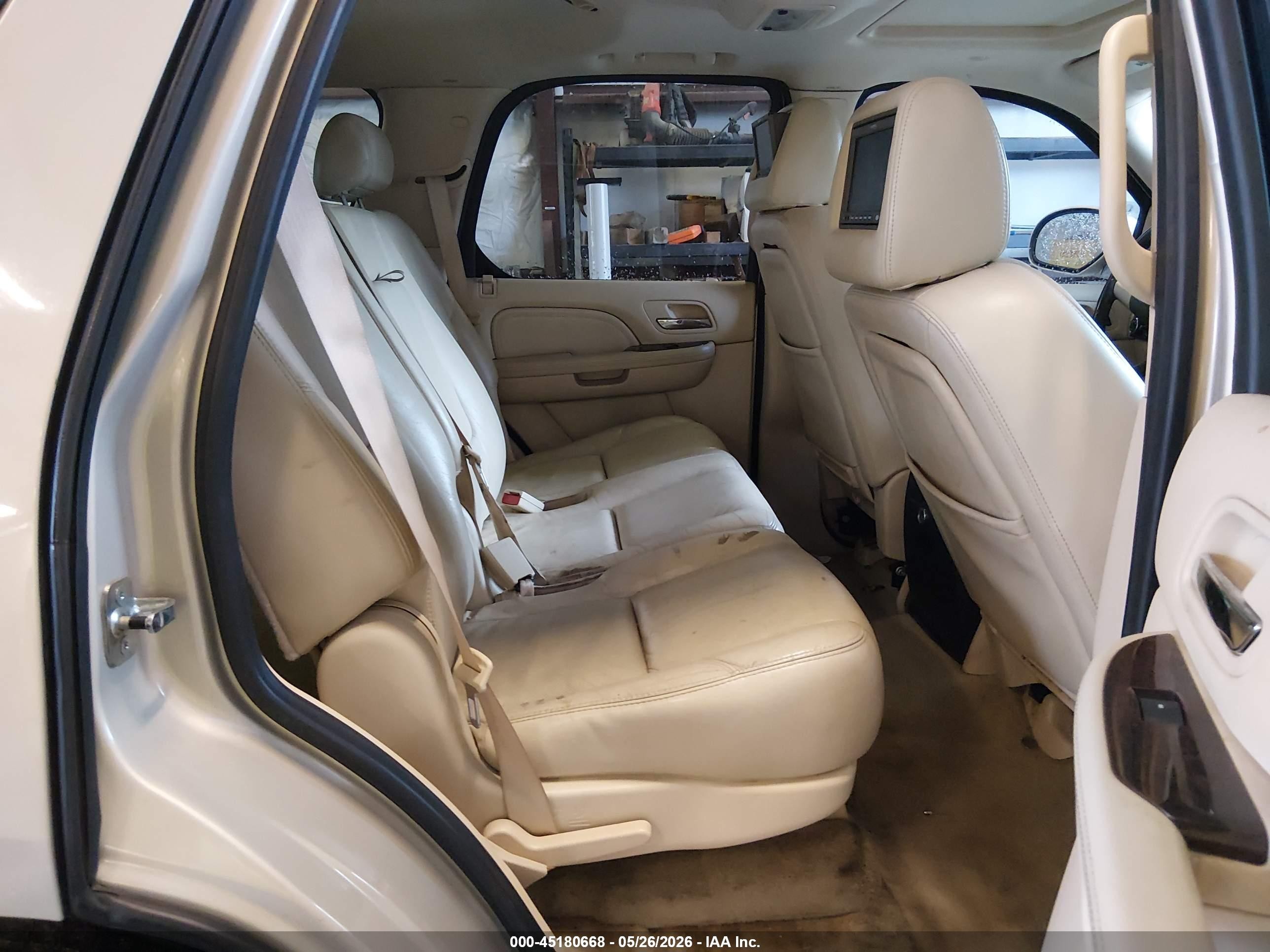 2008 Cadillac Escalade Standard Золотой vin: 1GYFK63818R166263