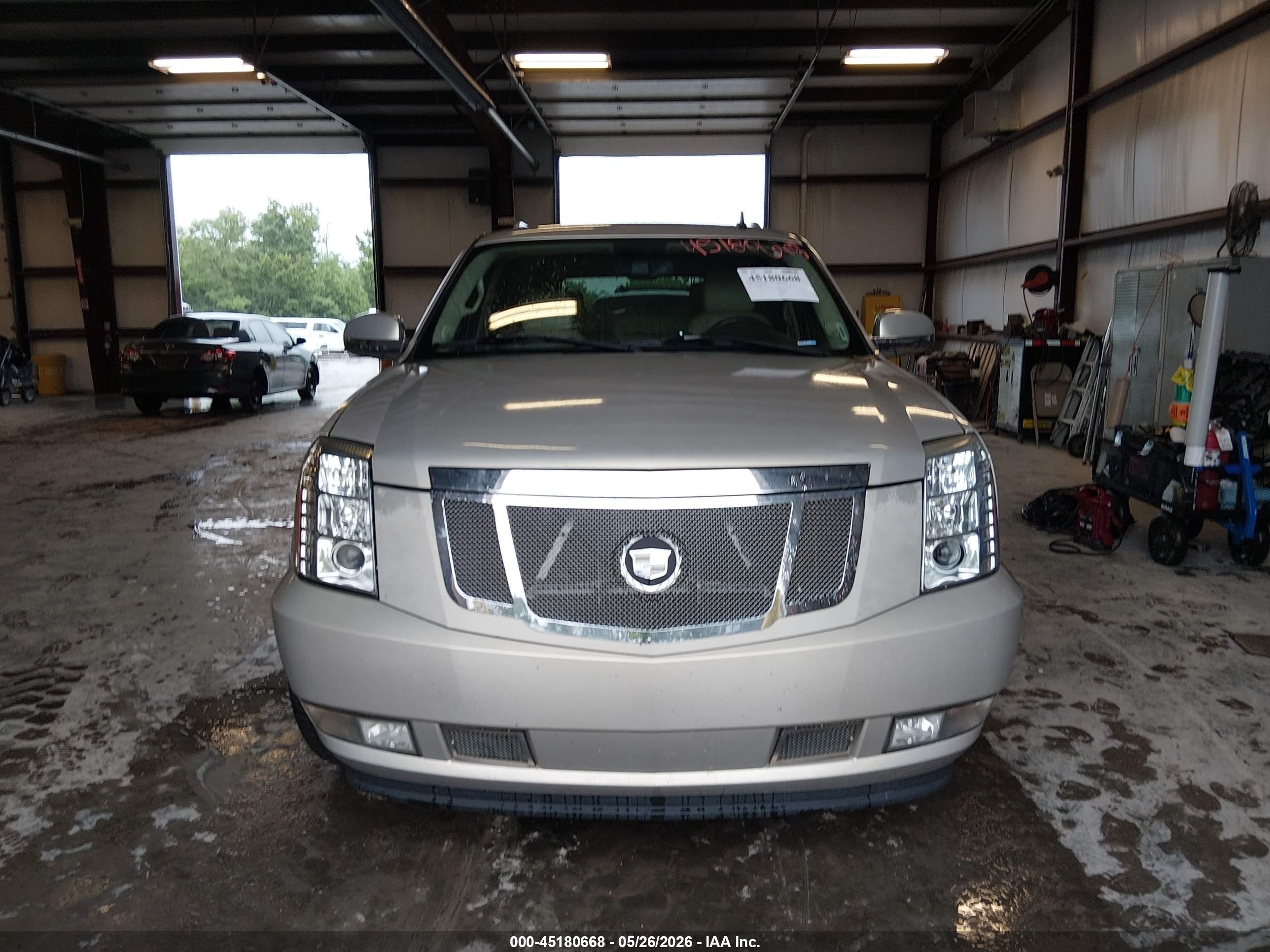 2008 Cadillac Escalade Standard Золотой vin: 1GYFK63818R166263