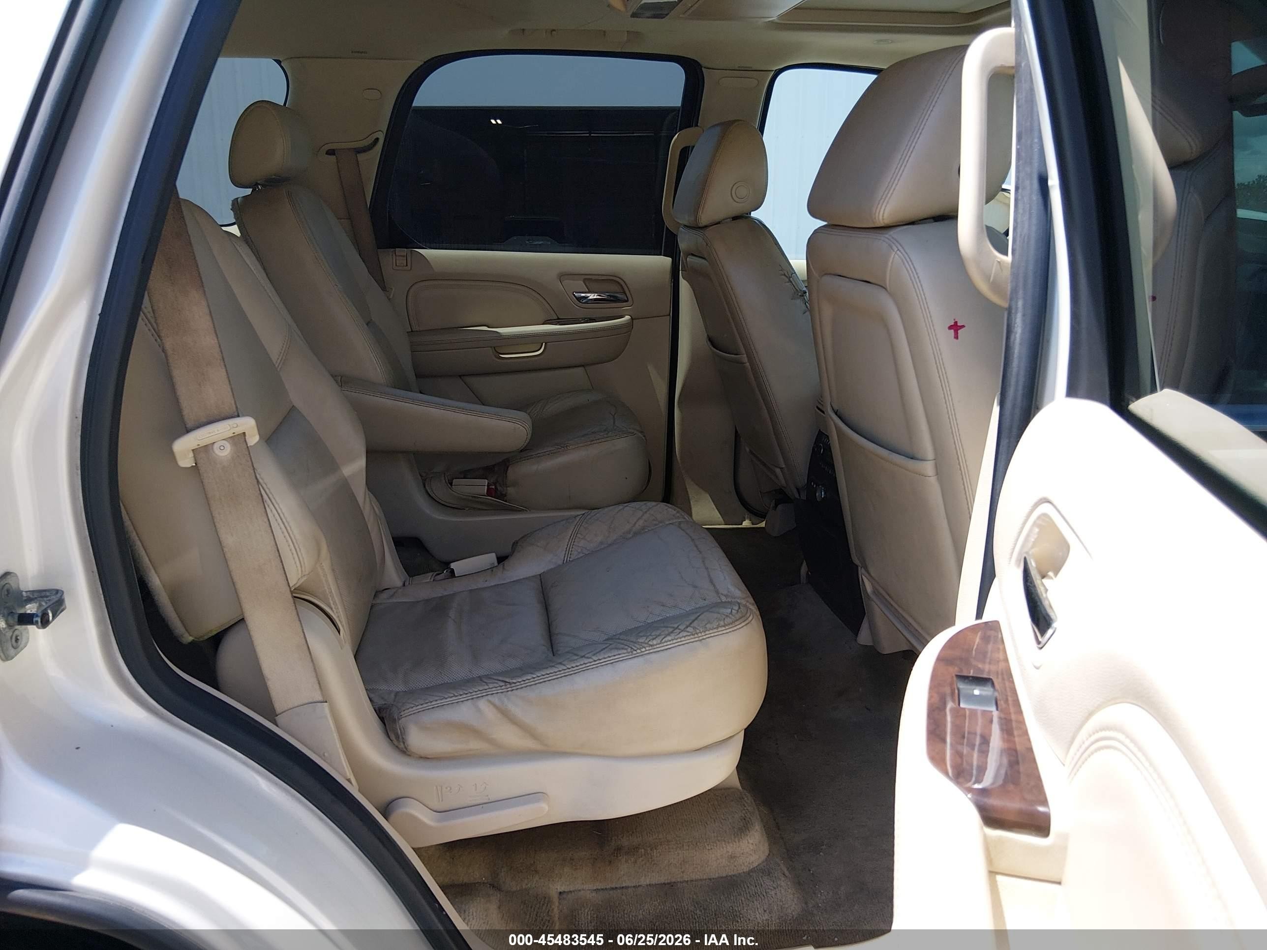 2008 Cadillac Escalade Cream vin: 1GYFK63818R178199