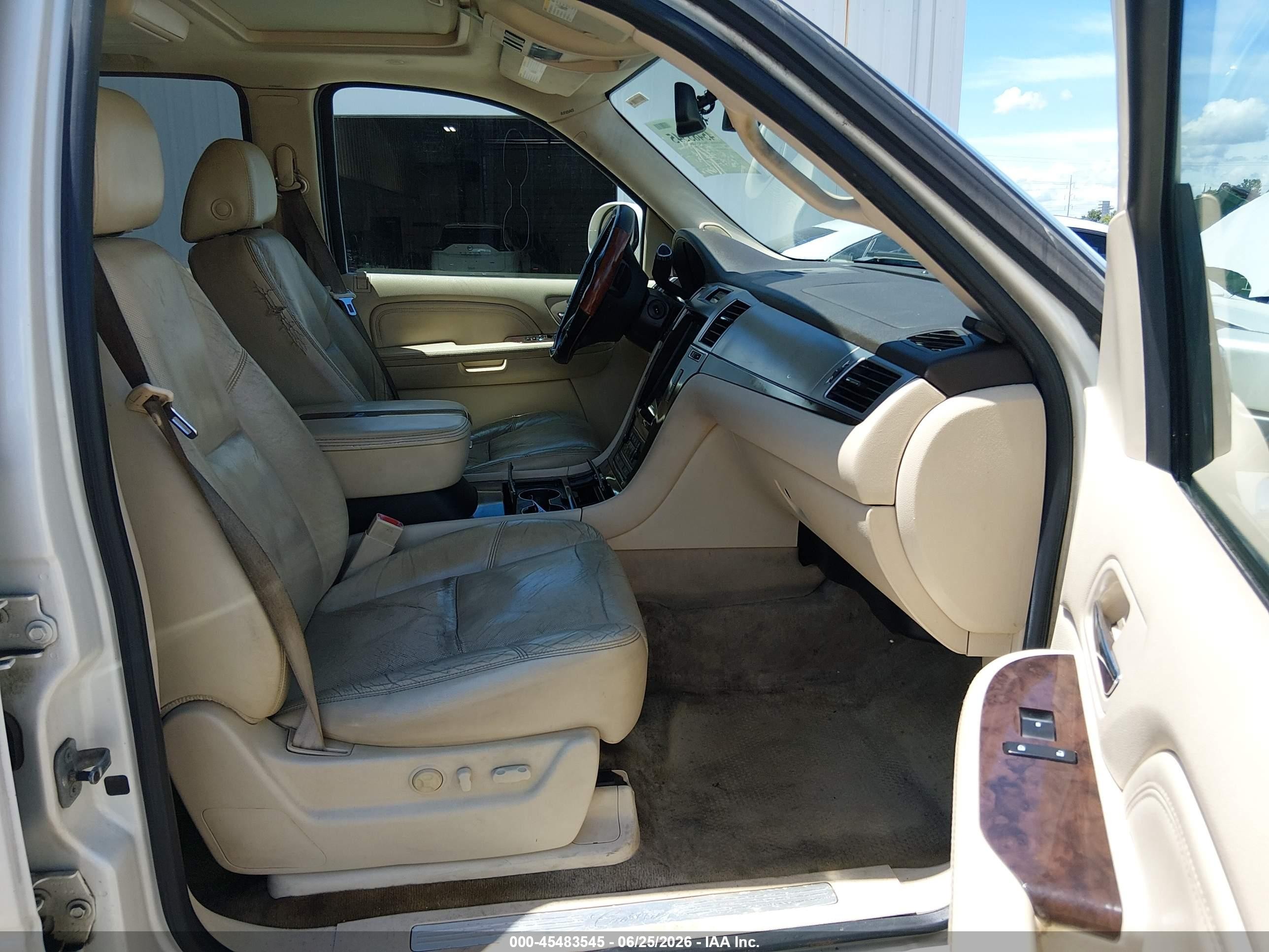 2008 Cadillac Escalade Cream vin: 1GYFK63818R178199
