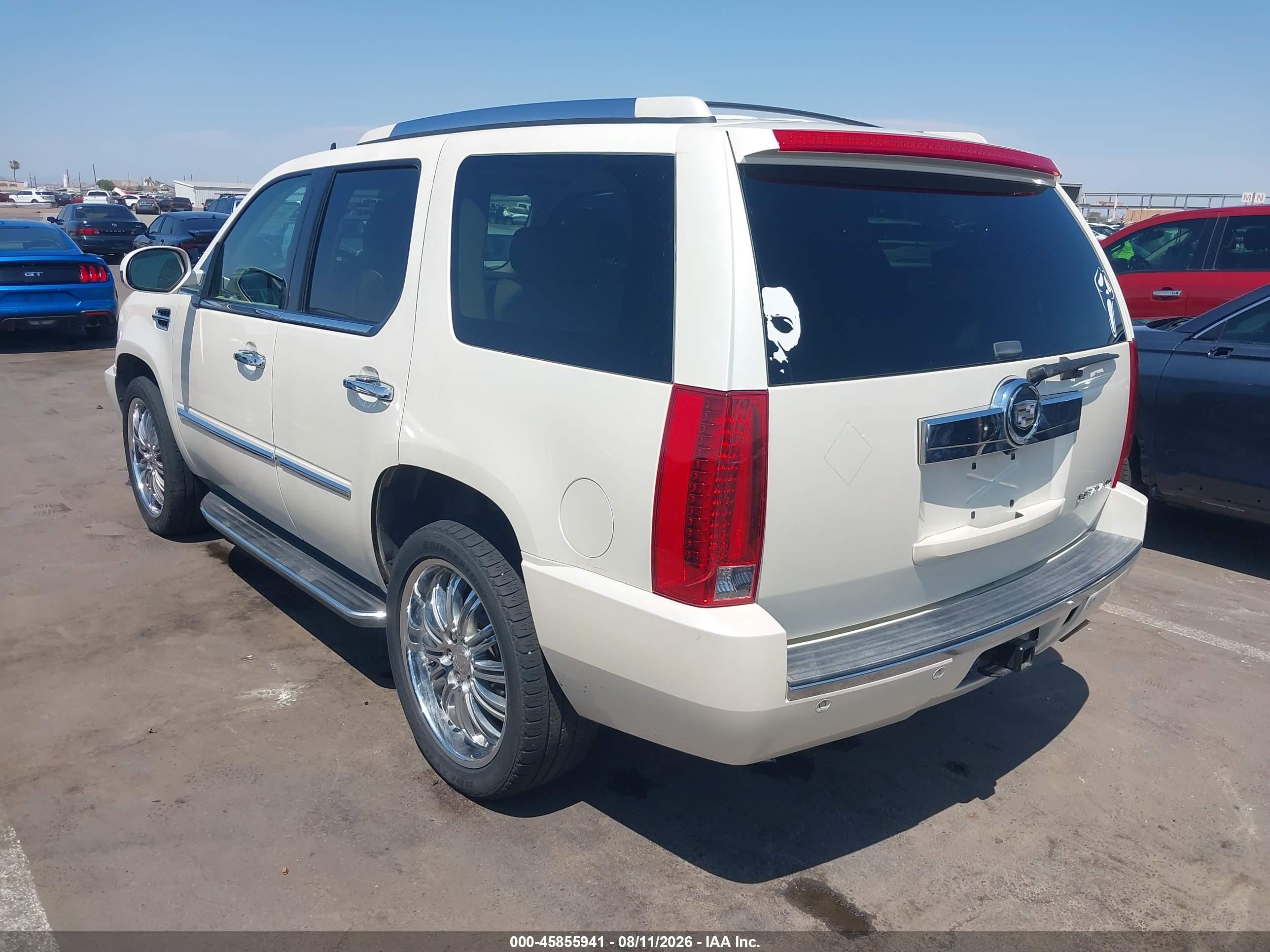 2008 Cadillac Escalade   White vin: 1GYFK63818R191387