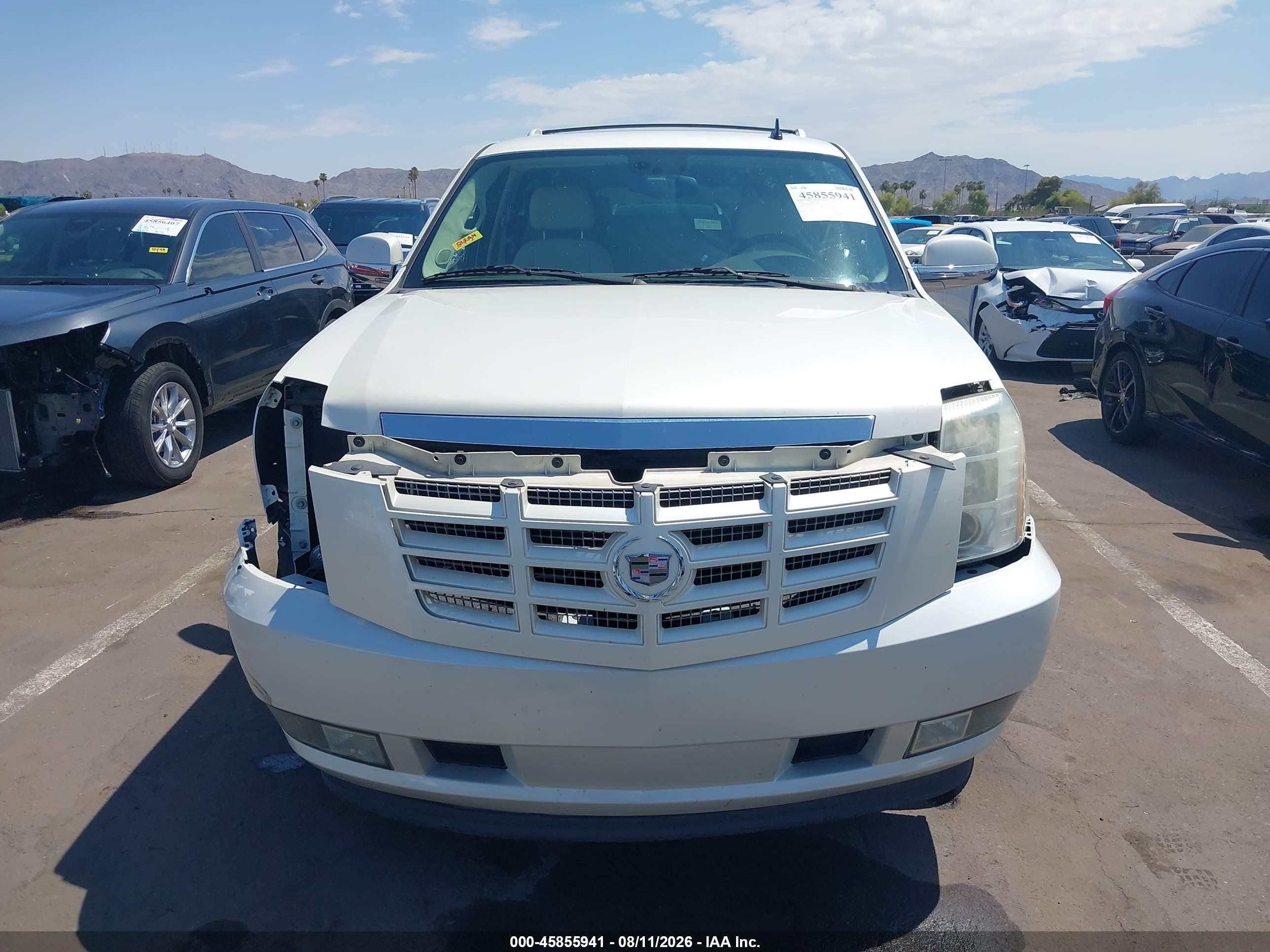2008 Cadillac Escalade   White vin: 1GYFK63818R191387
