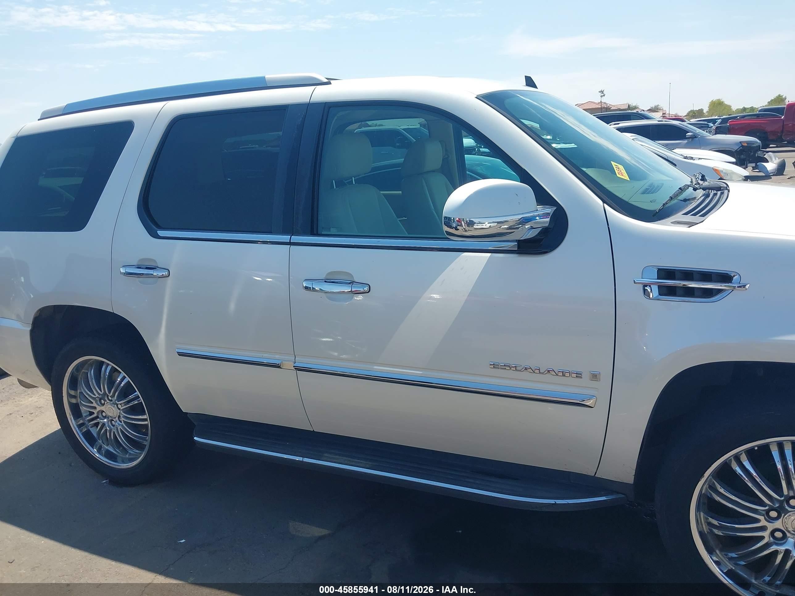 2008 Cadillac Escalade   White vin: 1GYFK63818R191387