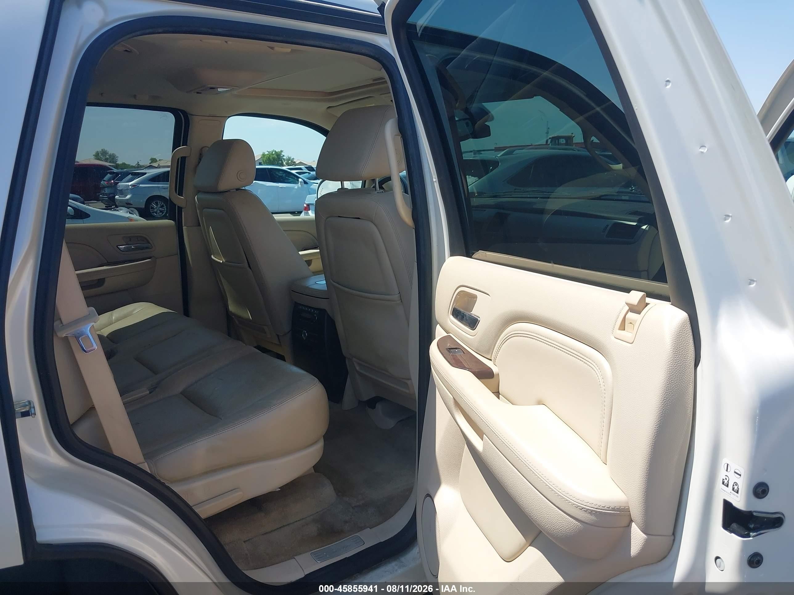 2008 Cadillac Escalade   White vin: 1GYFK63818R191387