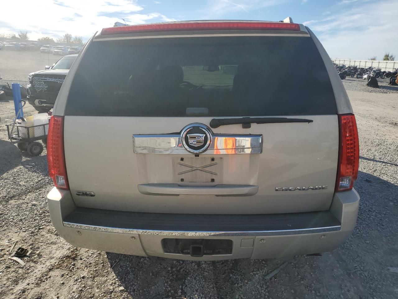 2008 Cadillac Escalade Luxury Silver vin: 1GYFK63818R252558