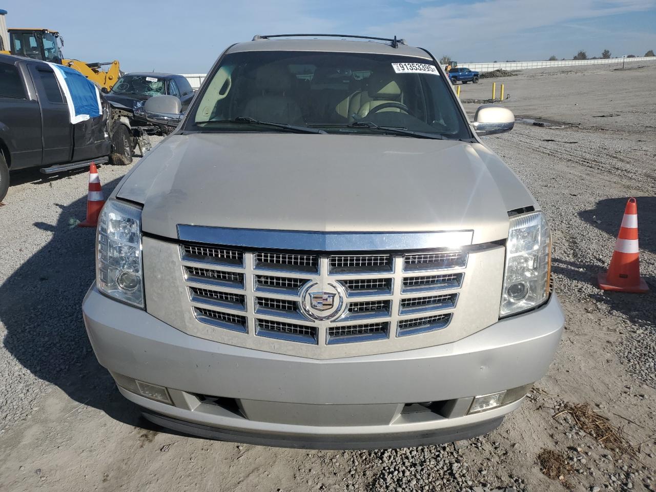 2008 Cadillac Escalade Luxury Silver vin: 1GYFK63818R252558