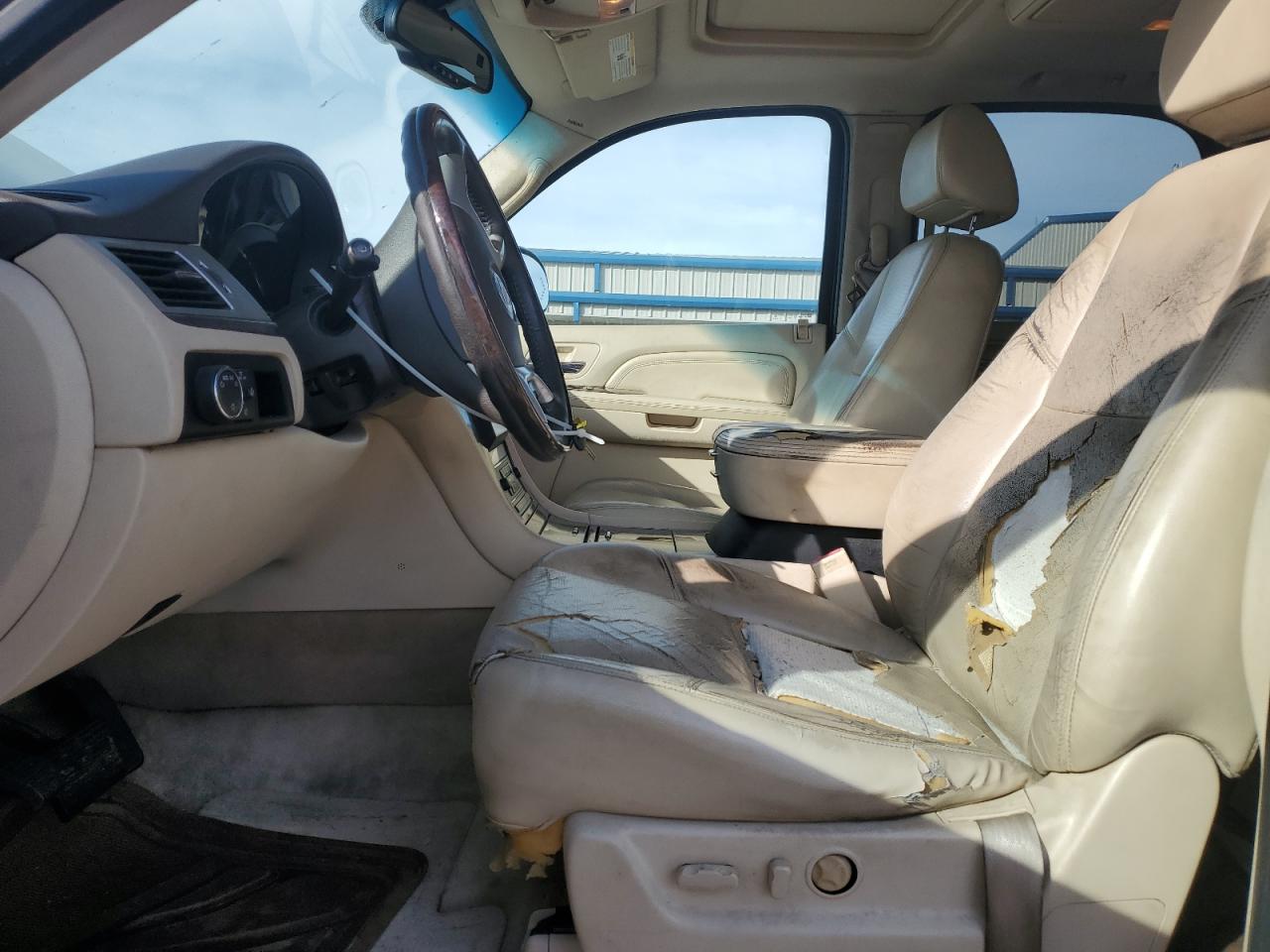 2008 Cadillac Escalade Luxury Silver vin: 1GYFK63818R252558