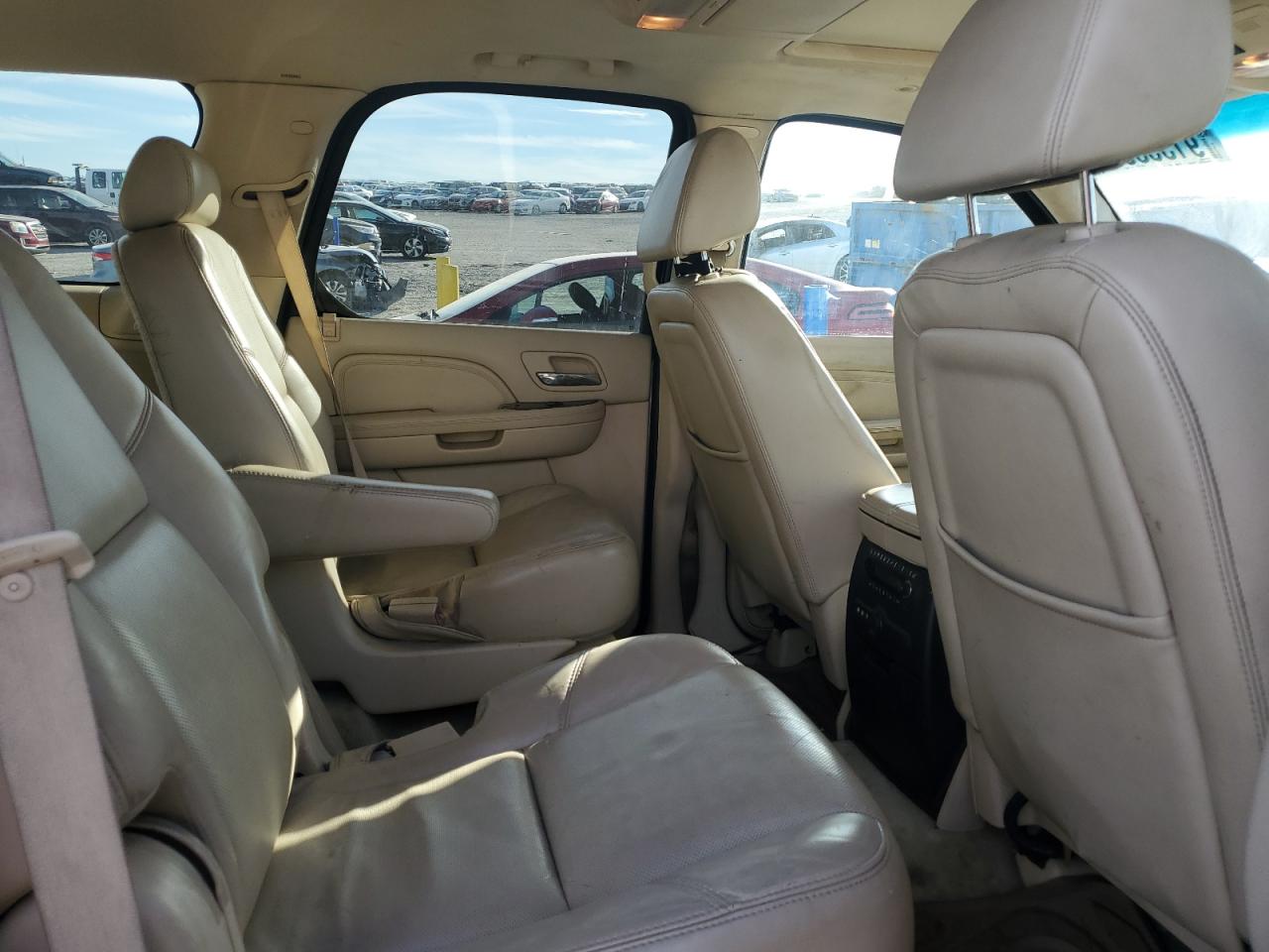 2008 Cadillac Escalade Luxury Silver vin: 1GYFK63818R252558