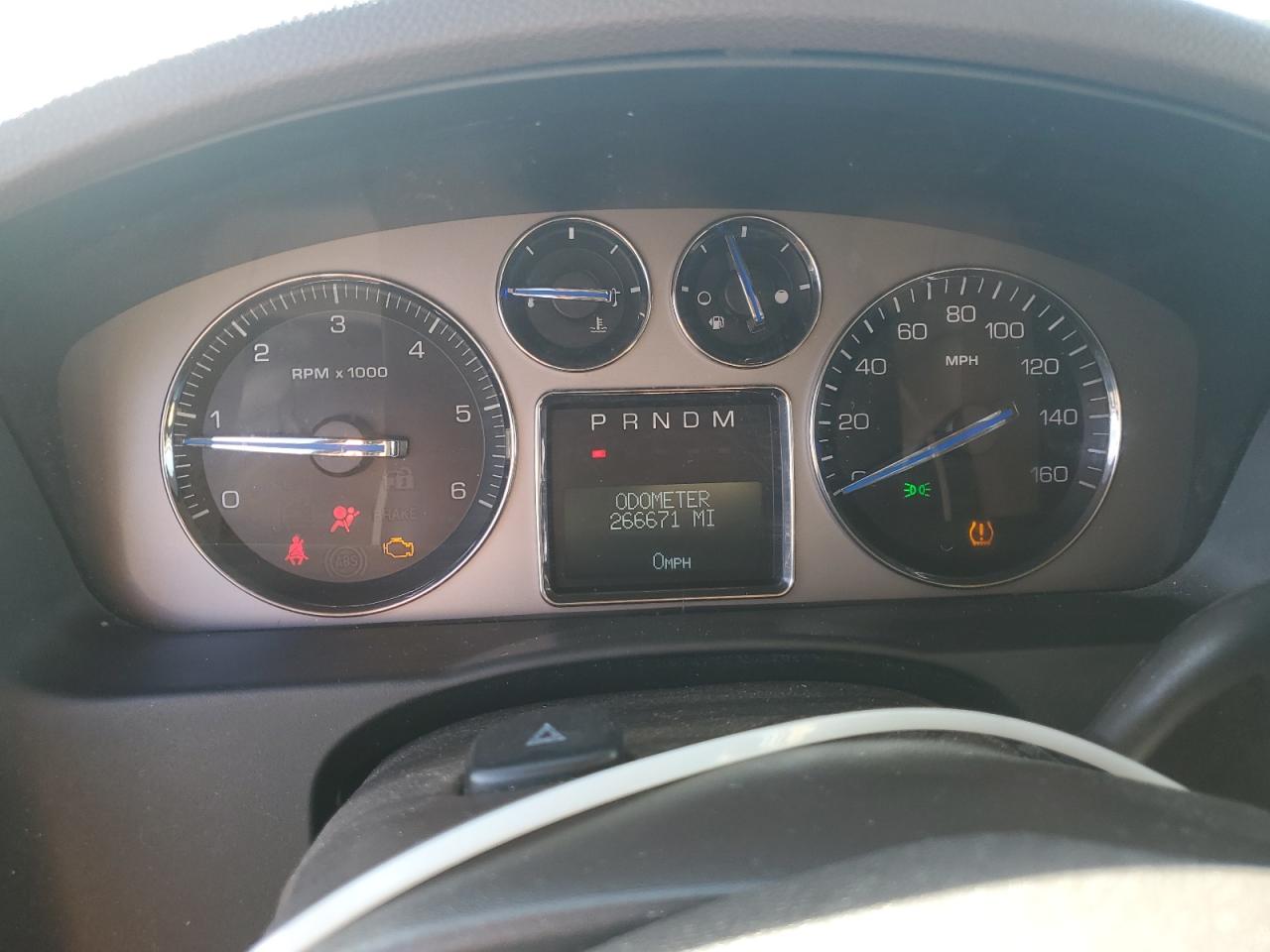 2008 Cadillac Escalade Luxury Silver vin: 1GYFK63818R252558