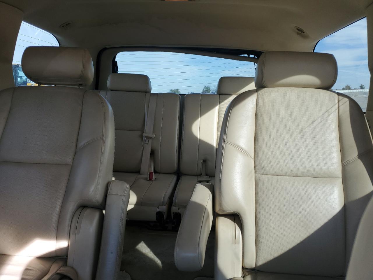 2008 Cadillac Escalade Luxury Silver vin: 1GYFK63818R252558