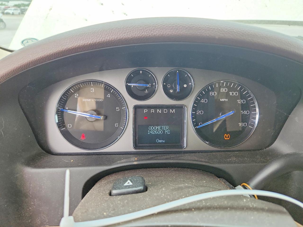 2008 Cadillac Escalade Luxury White vin: 1GYFK63818R268405