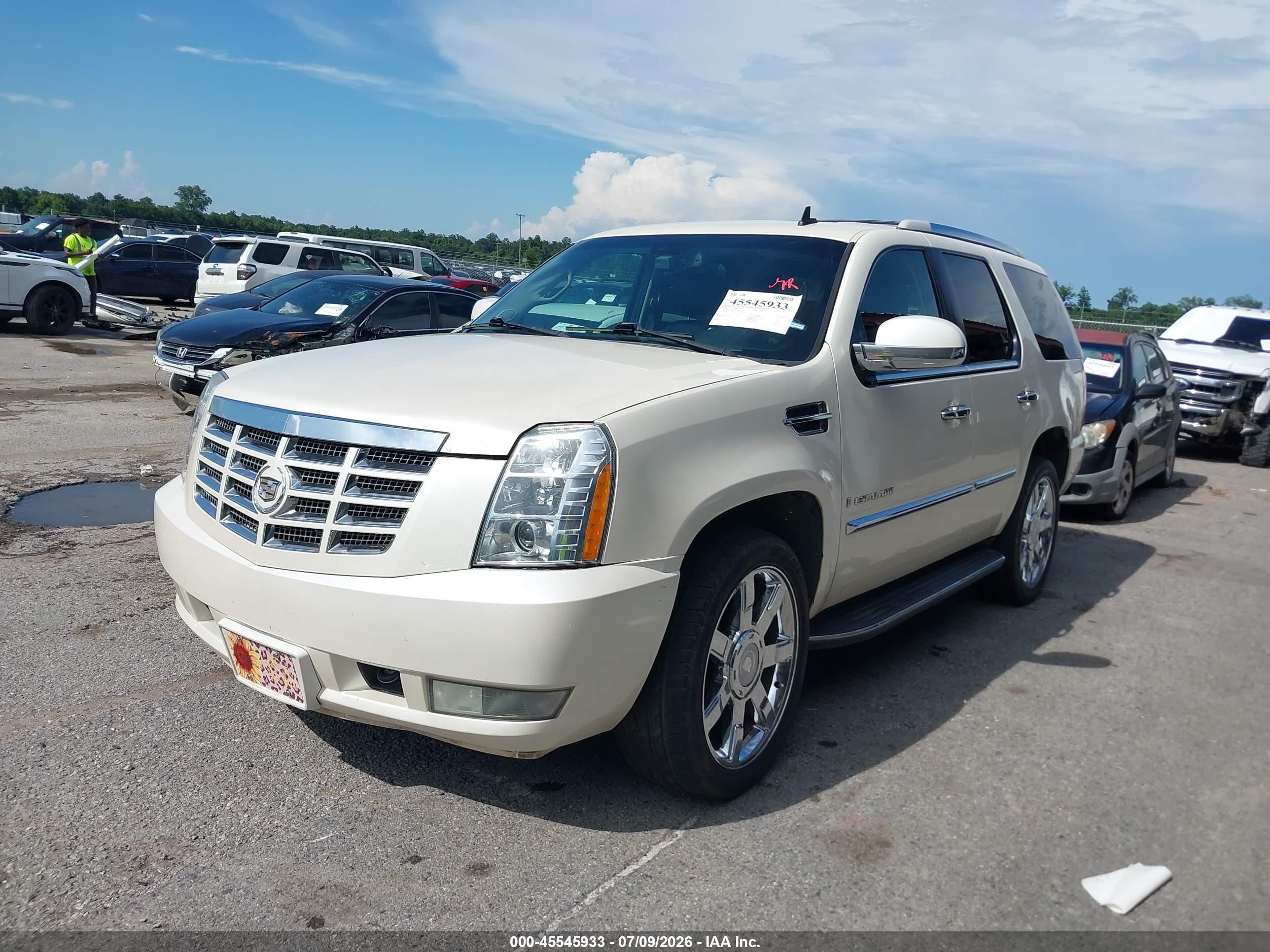 2008 Cadillac Escalade   White vin: 1GYFK63818R273586